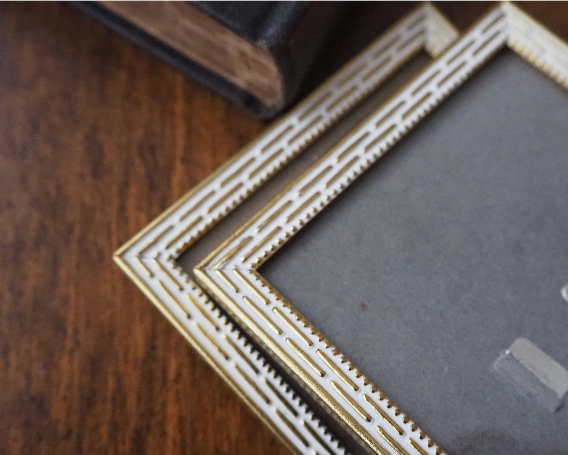 Set of two vintage brass photo frames | Brass and white photo frames 7x10 cm | Vintage Danish picture frames | Vintage frame set