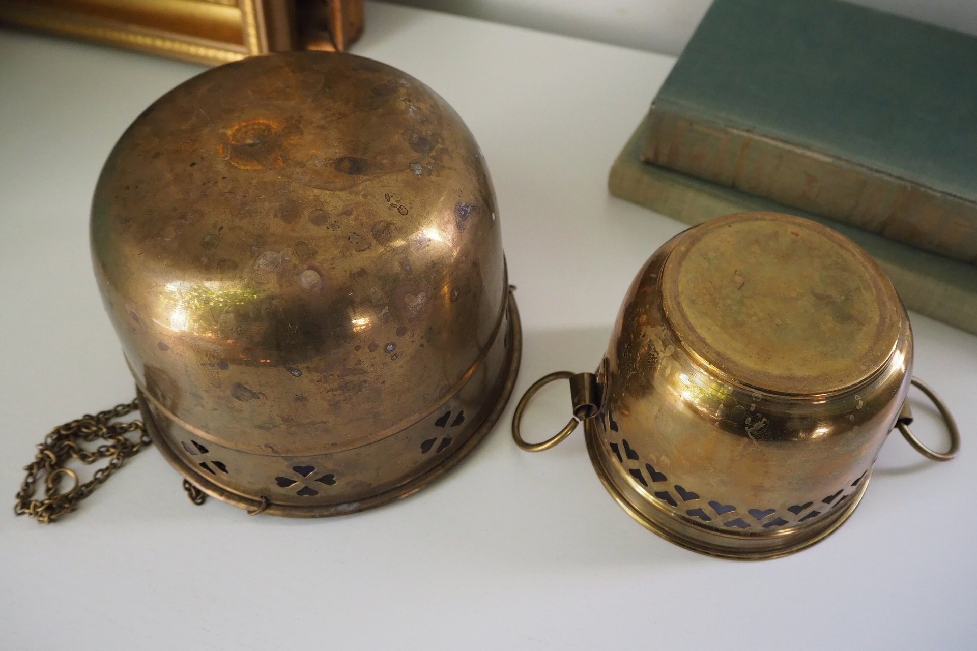 Set of two vintage planters | Heart brass planters | Vintage planters | Hanging vintage planters | Round vintage planters