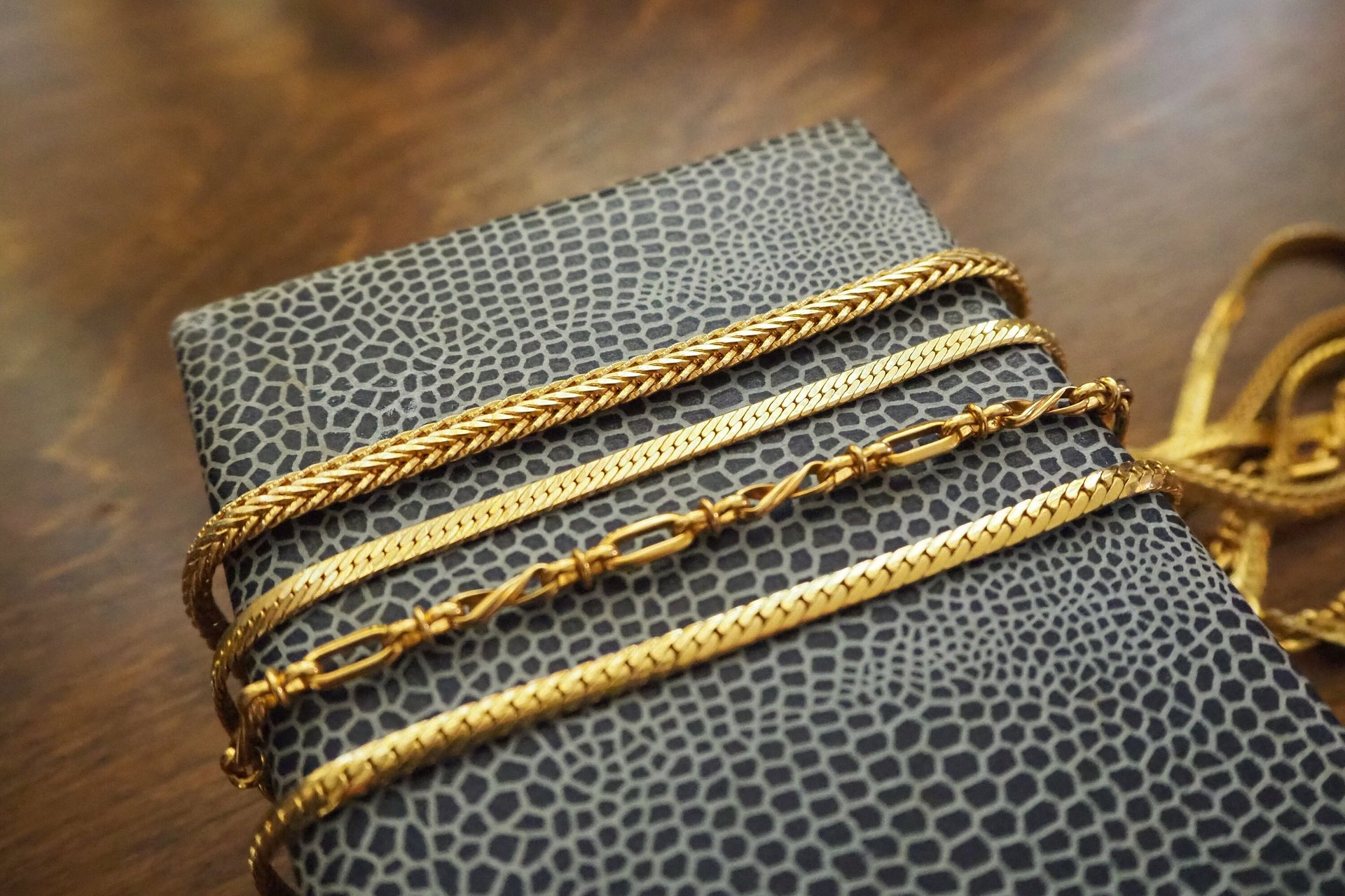 Vintage necklace | Gold tone chain | Vintage snake chain | Vintage gold chain | Mismatched necklaces