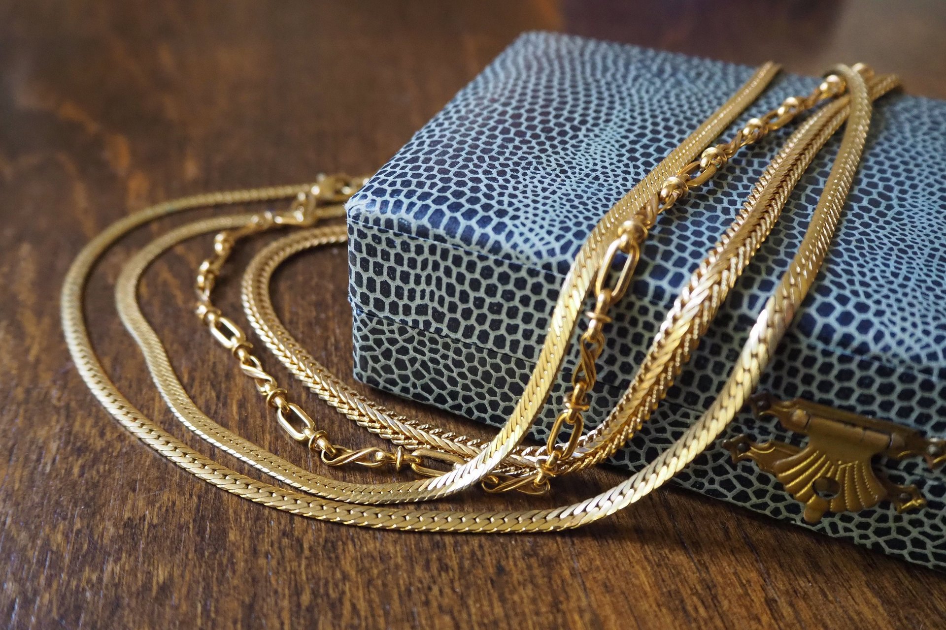 Vintage necklace | Gold tone chain | Vintage snake chain | Vintage gold chain | Mismatched necklaces