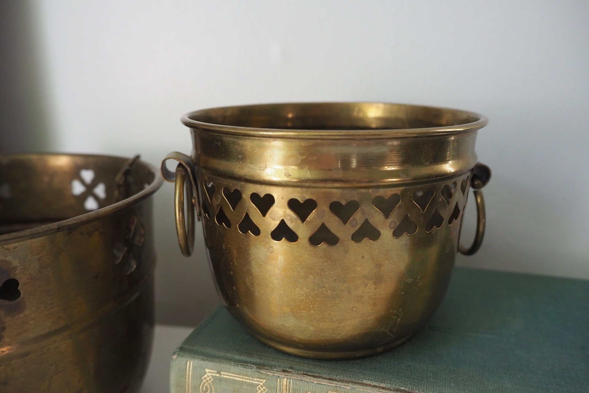 Set of two vintage planters | Heart brass planters | Vintage planters | Hanging vintage planters | Round vintage planters