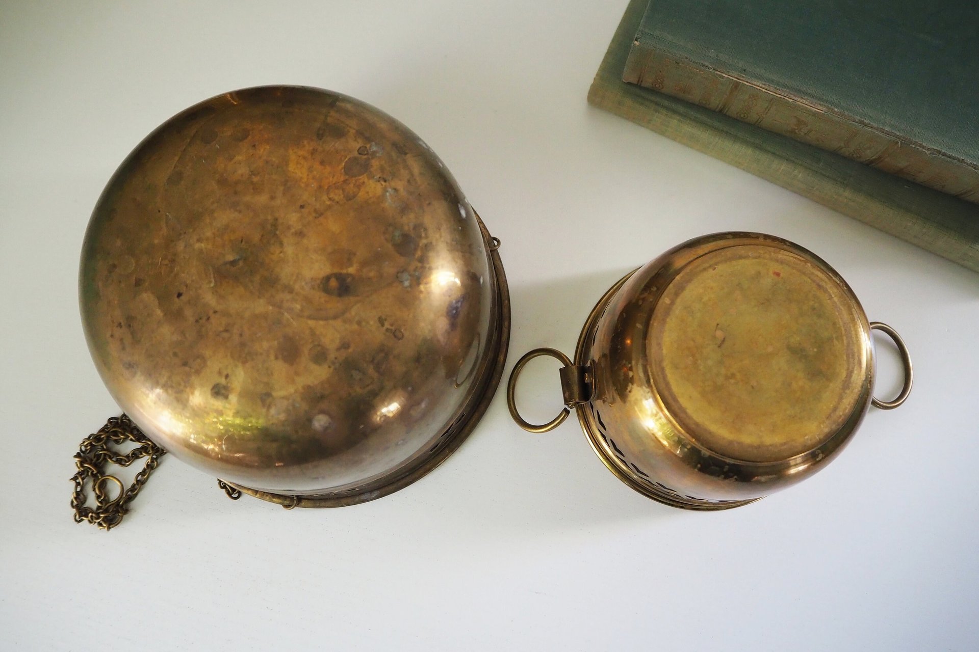Set of two vintage planters | Heart brass planters | Vintage planters | Hanging vintage planters | Round vintage planters