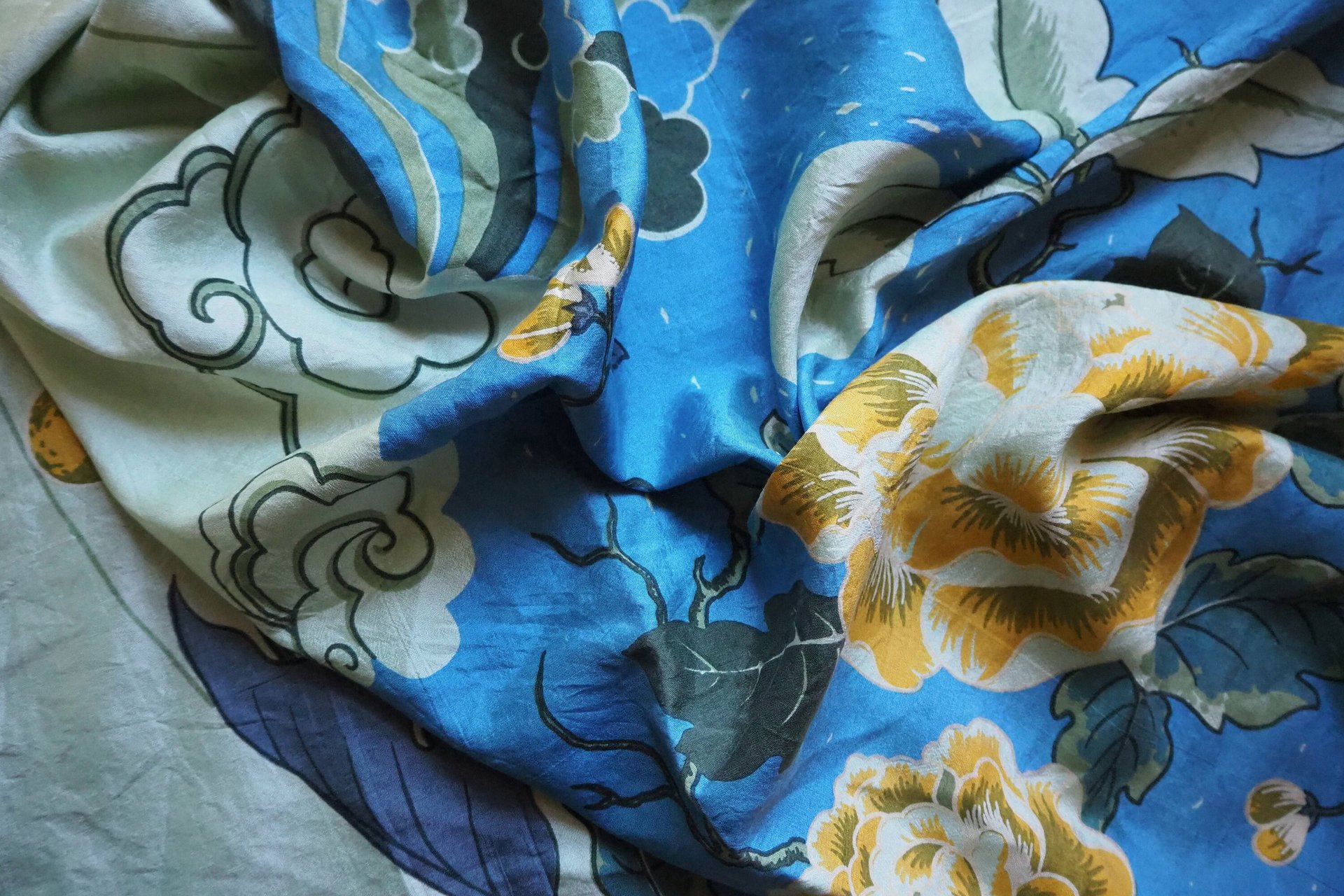 Vintage silk scarf | Floral silk scarf | Light green silk scarf | Large vintage silk scarf | Thai silk scarf | Floral silk scarf