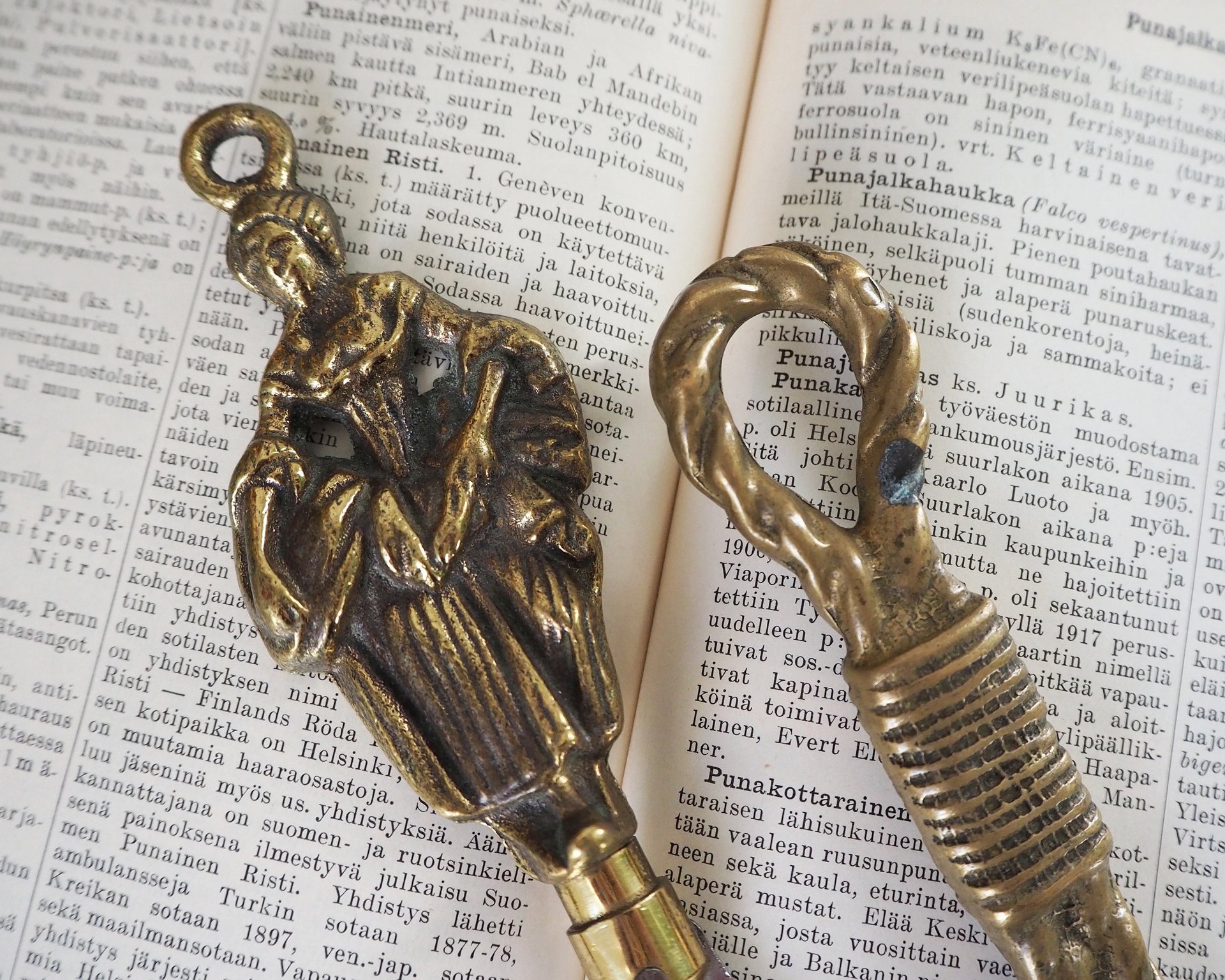 Vintage brass bottle openers | Brass bottle opener | Vintage bottle opener | Solid brass bottle opener | Made in England