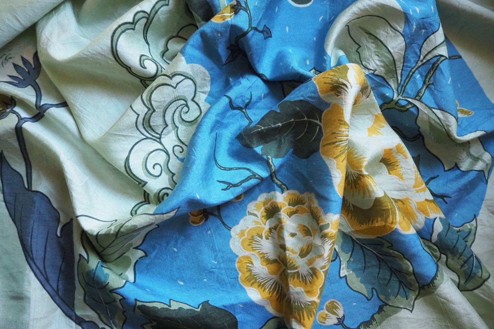 Vintage silk scarf | Floral silk scarf | Light green silk scarf | Large vintage silk scarf | Thai silk scarf | Floral silk scarf