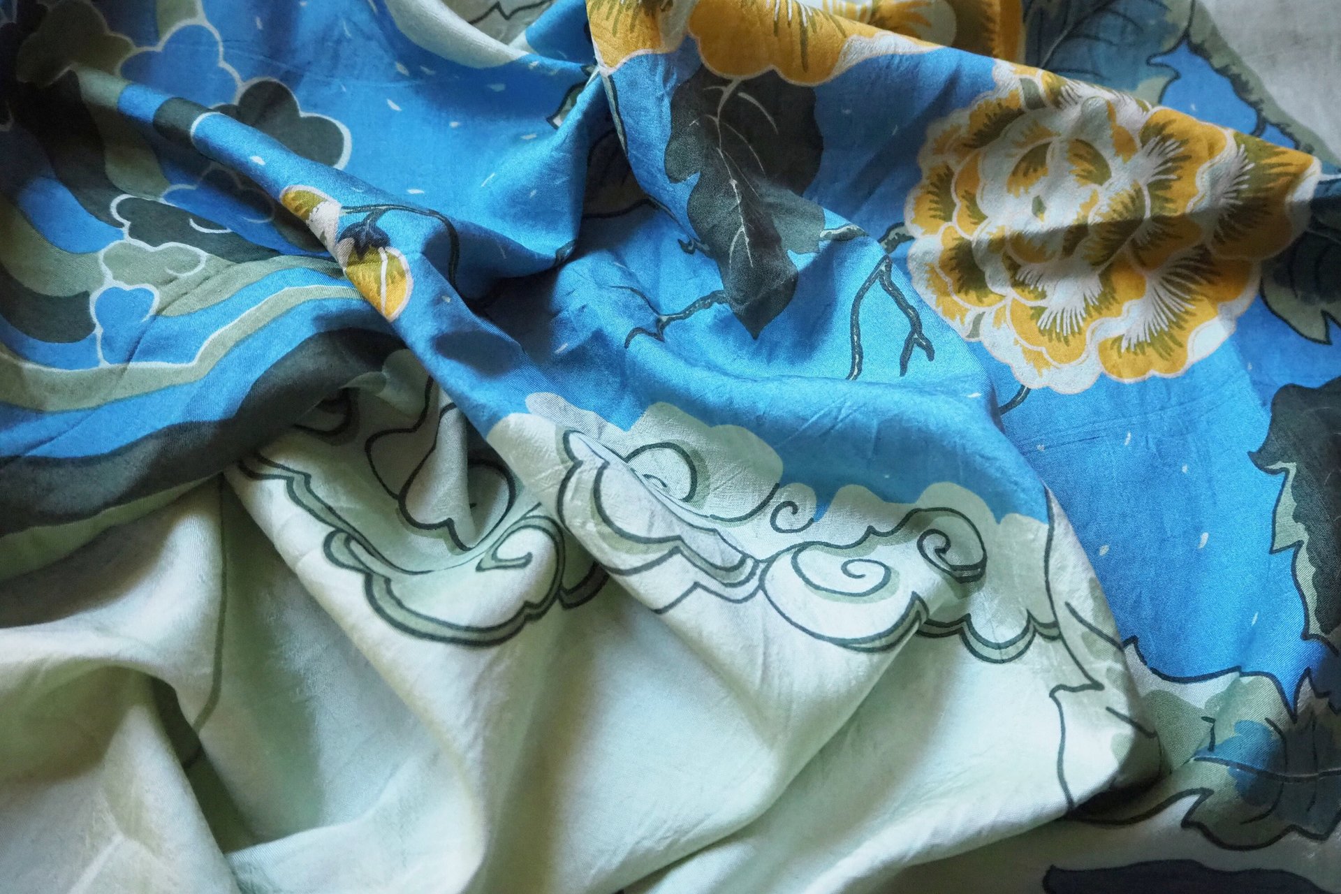 Vintage silk scarf | Floral silk scarf | Light green silk scarf | Large vintage silk scarf | Thai silk scarf | Floral silk scarf