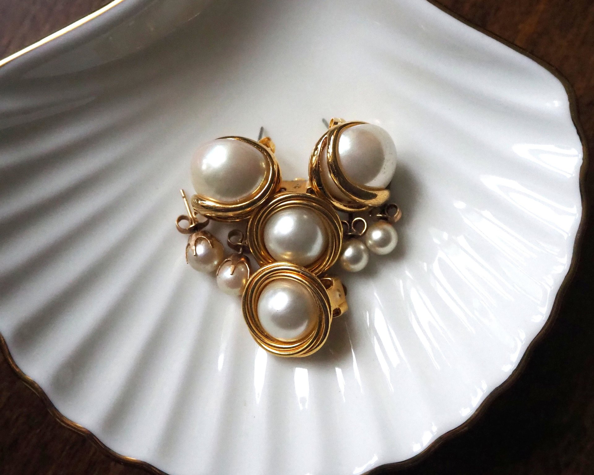 Vintage pearl earrings | Faux pearl earrings | Retro pearl earrings | Clip-on pearl earrings | Large pearl earrings