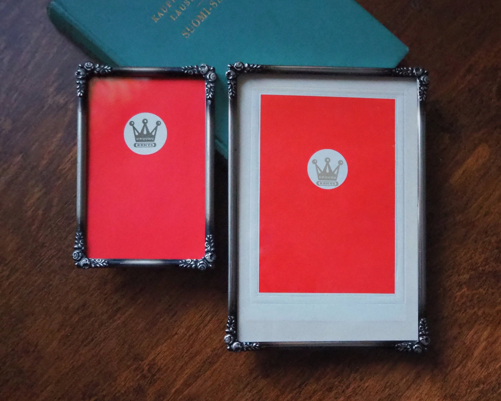 Set of two vintage silver plated photo frames | Small silver plated photo frames | Vintage picture frames | Matching frames
