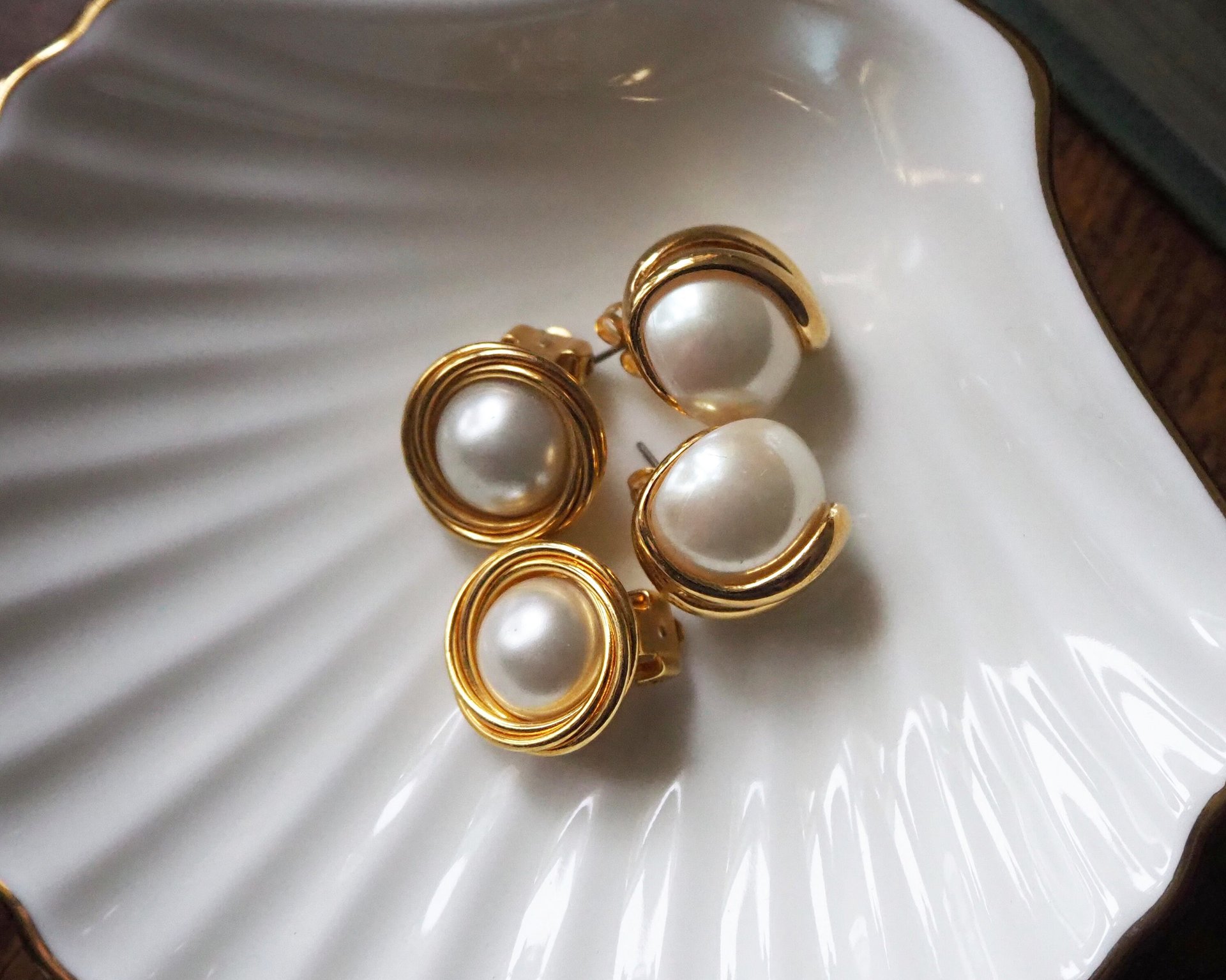 Vintage pearl earrings | Faux pearl earrings | Retro pearl earrings | Clip-on pearl earrings | Large pearl earrings