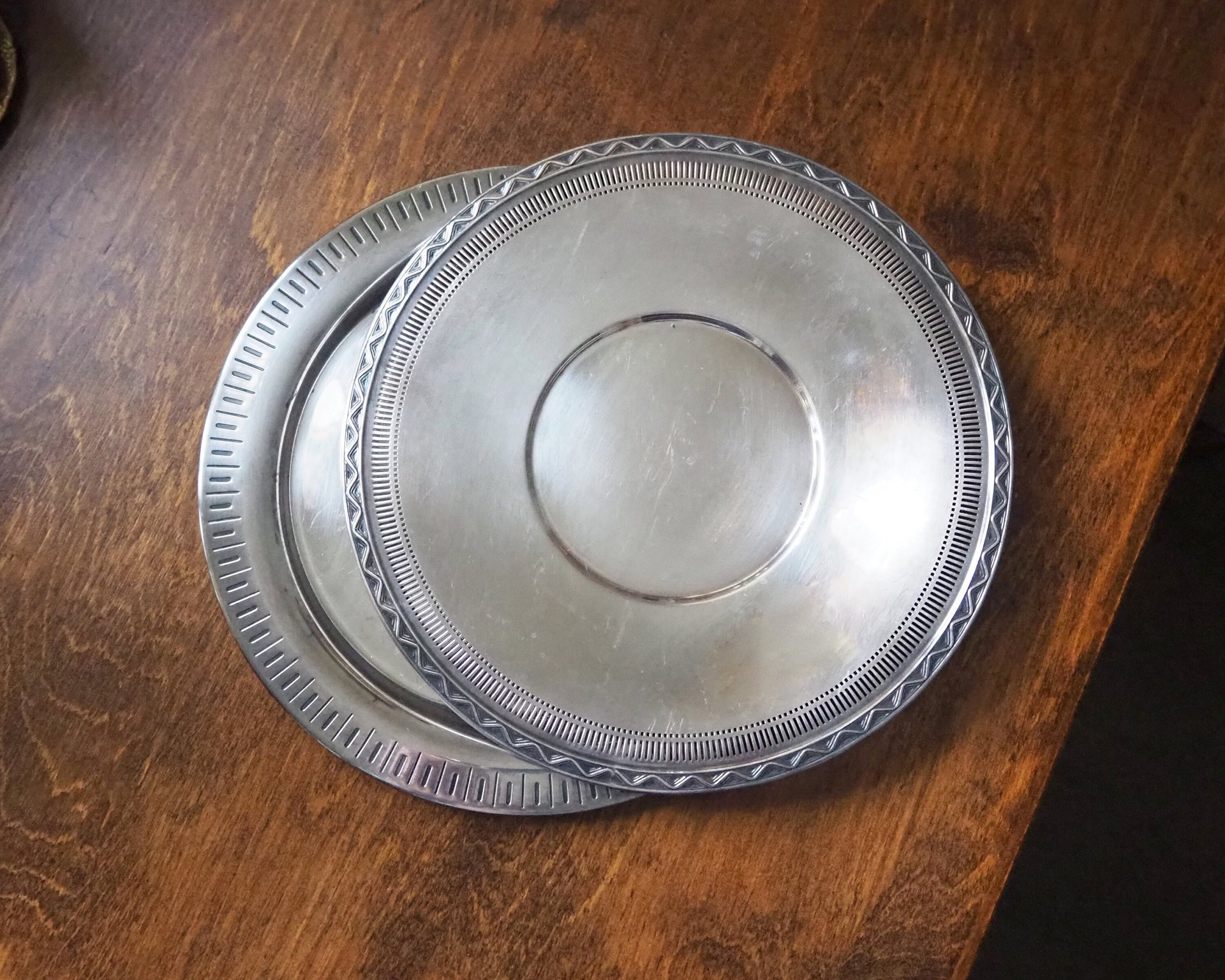 Set of two vintage alpacca silver trays | Mismatched vintage silver trays | Vintage silver plated plates | Alpacca silver platters