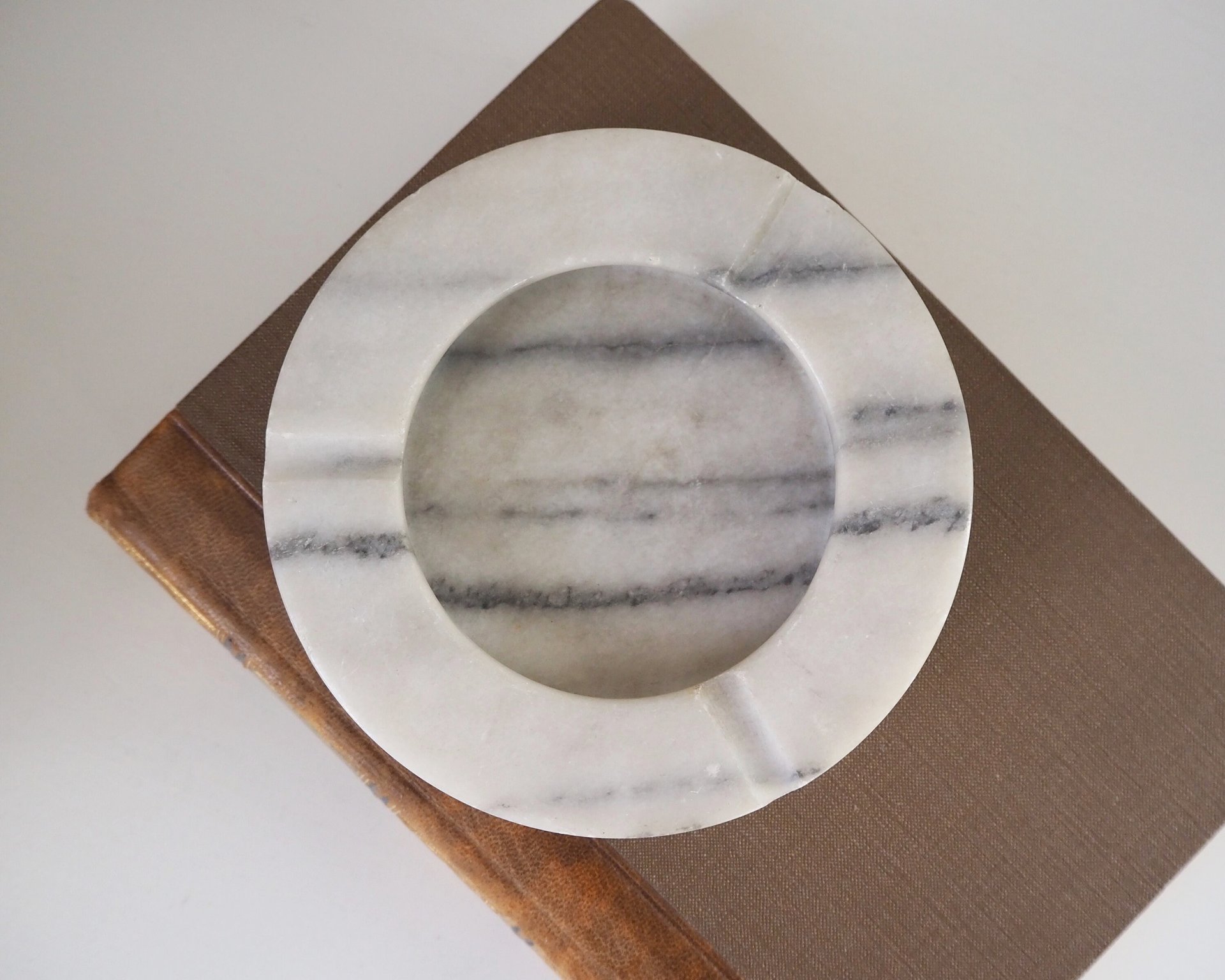 Vintage marble ashtray | Vintage ashtray | White and grey marble ashtray | Marble ashtray | White marble ashtray
