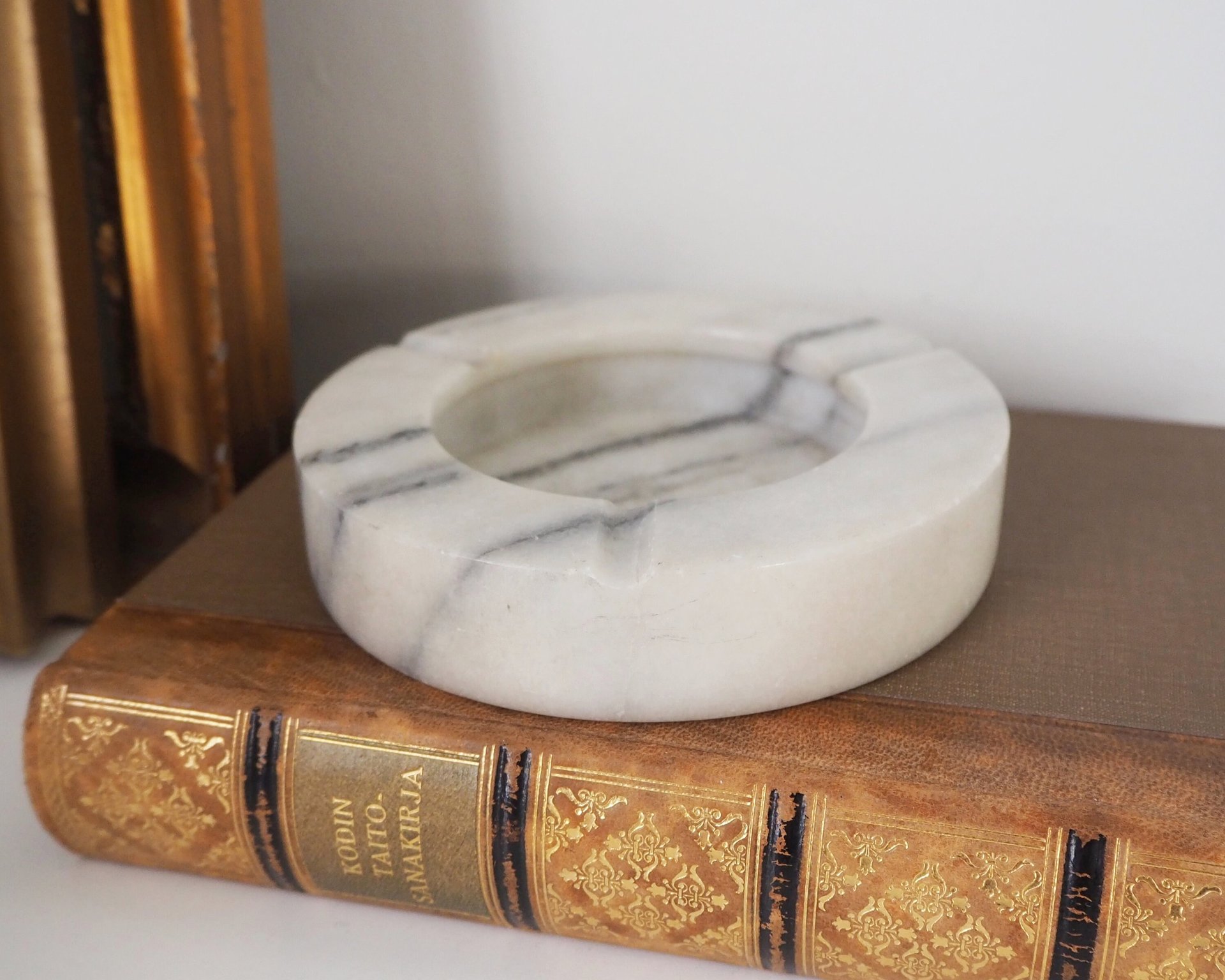 Vintage marble ashtray | Vintage ashtray | White and grey marble ashtray | Marble ashtray | White marble ashtray