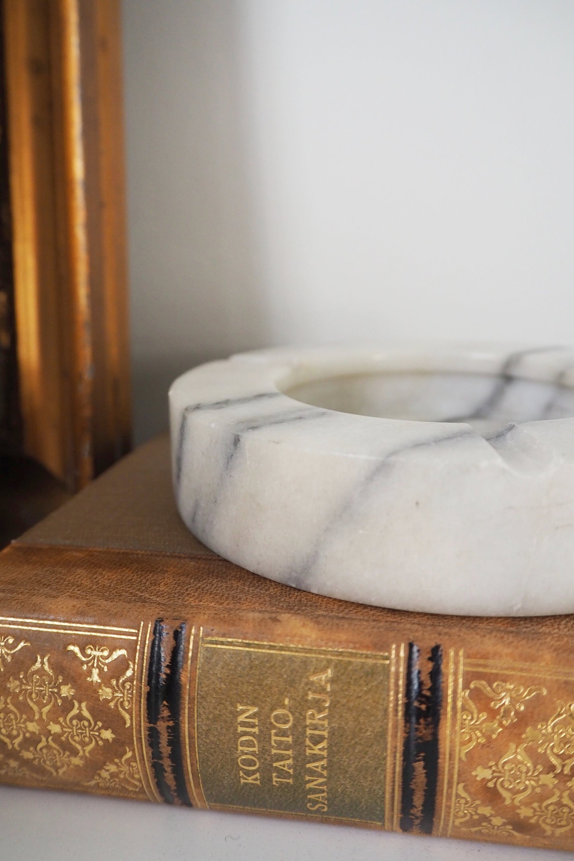 Vintage marble ashtray | Vintage ashtray | White and grey marble ashtray | Marble ashtray | White marble ashtray