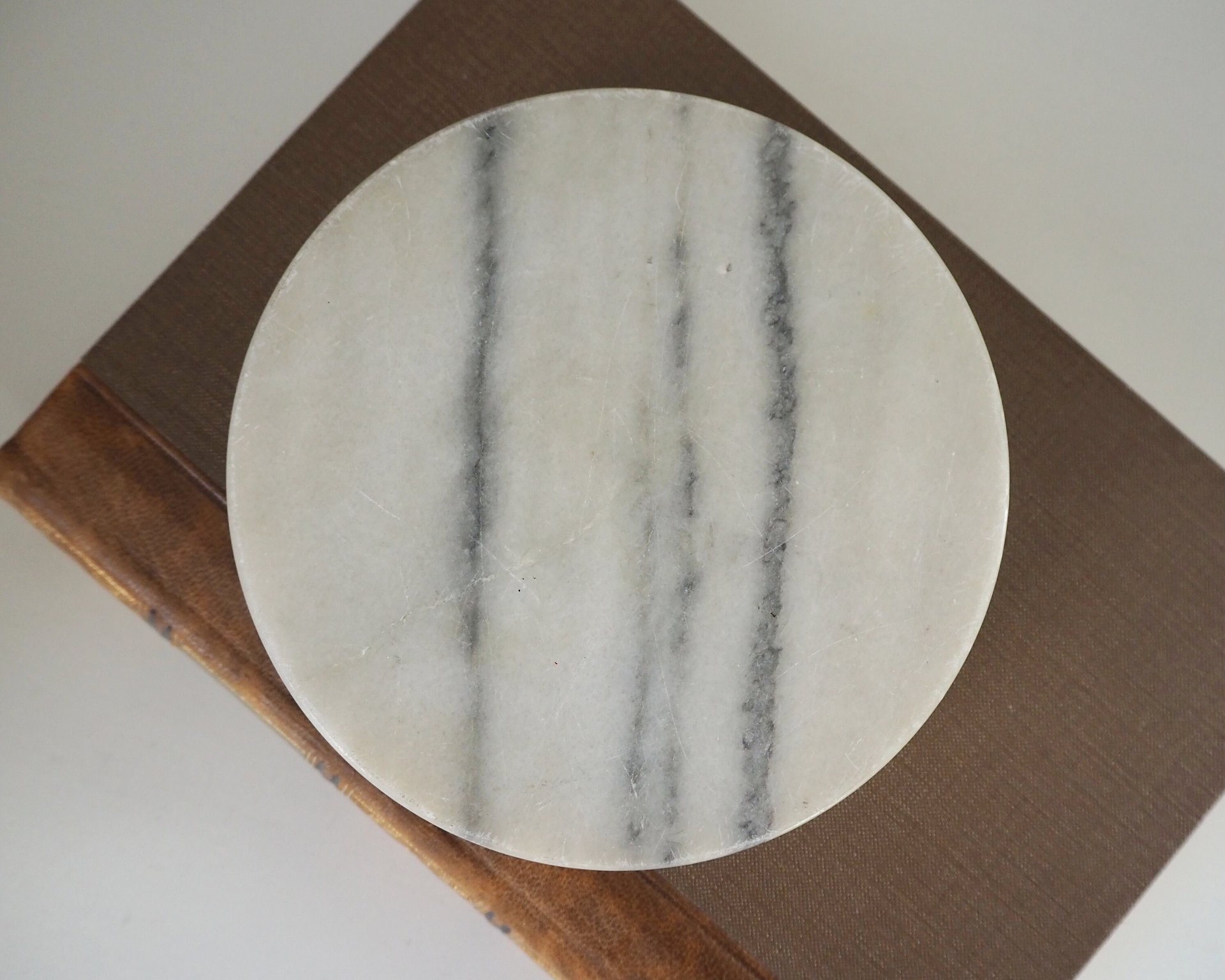 Vintage marble ashtray | Vintage ashtray | White and grey marble ashtray | Marble ashtray | White marble ashtray