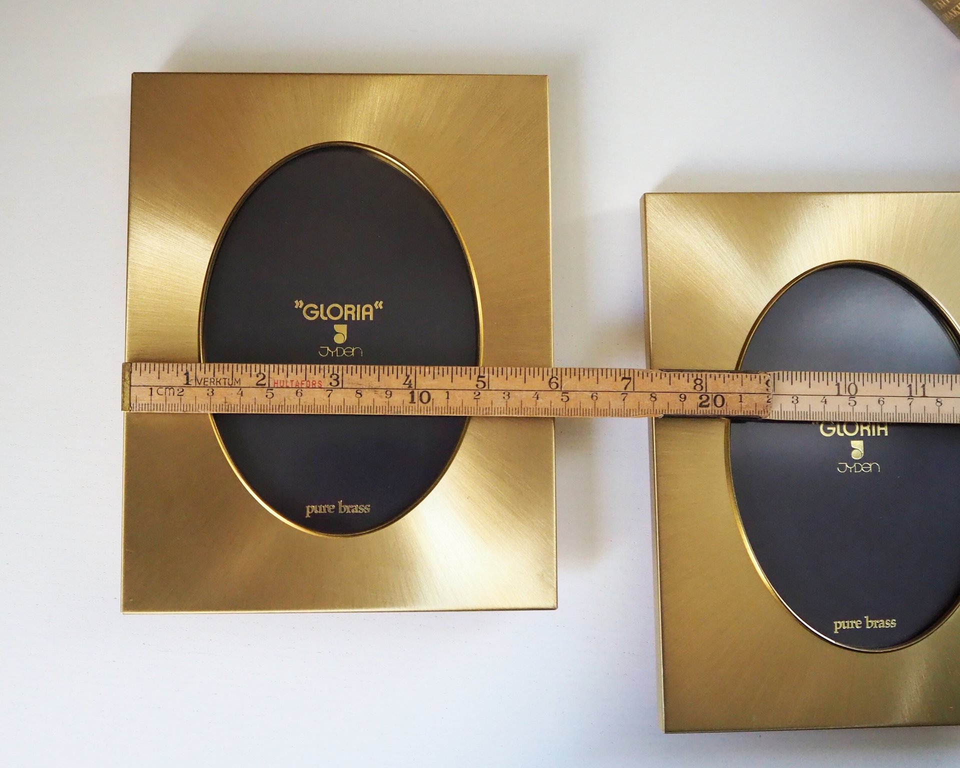 Vintage photo frames | Set of two vintage brass frames | Jyden photo frames | Oval photo frames | Vintage brass frames
