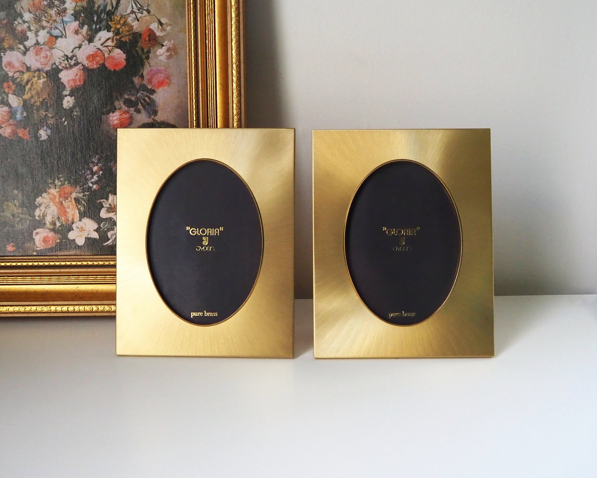 Vintage photo frames | Set of two vintage brass frames | Jyden photo frames | Oval photo frames | Vintage brass frames