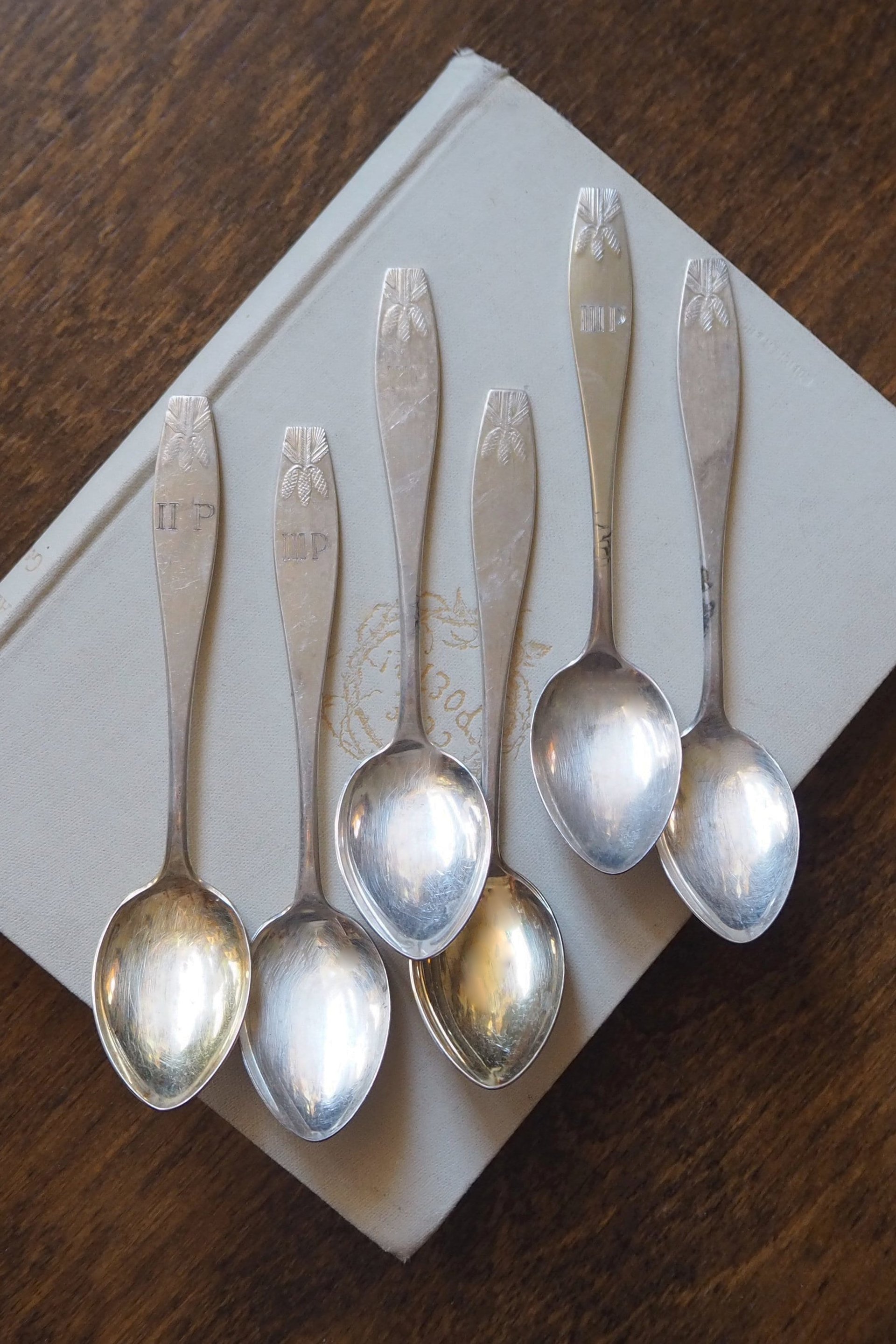Set of six vintage coffee spoons | Vintage alpacca silver coffee spoons | Small spoons | Pine cone coffee spoon set | Vintage alpacca spoons