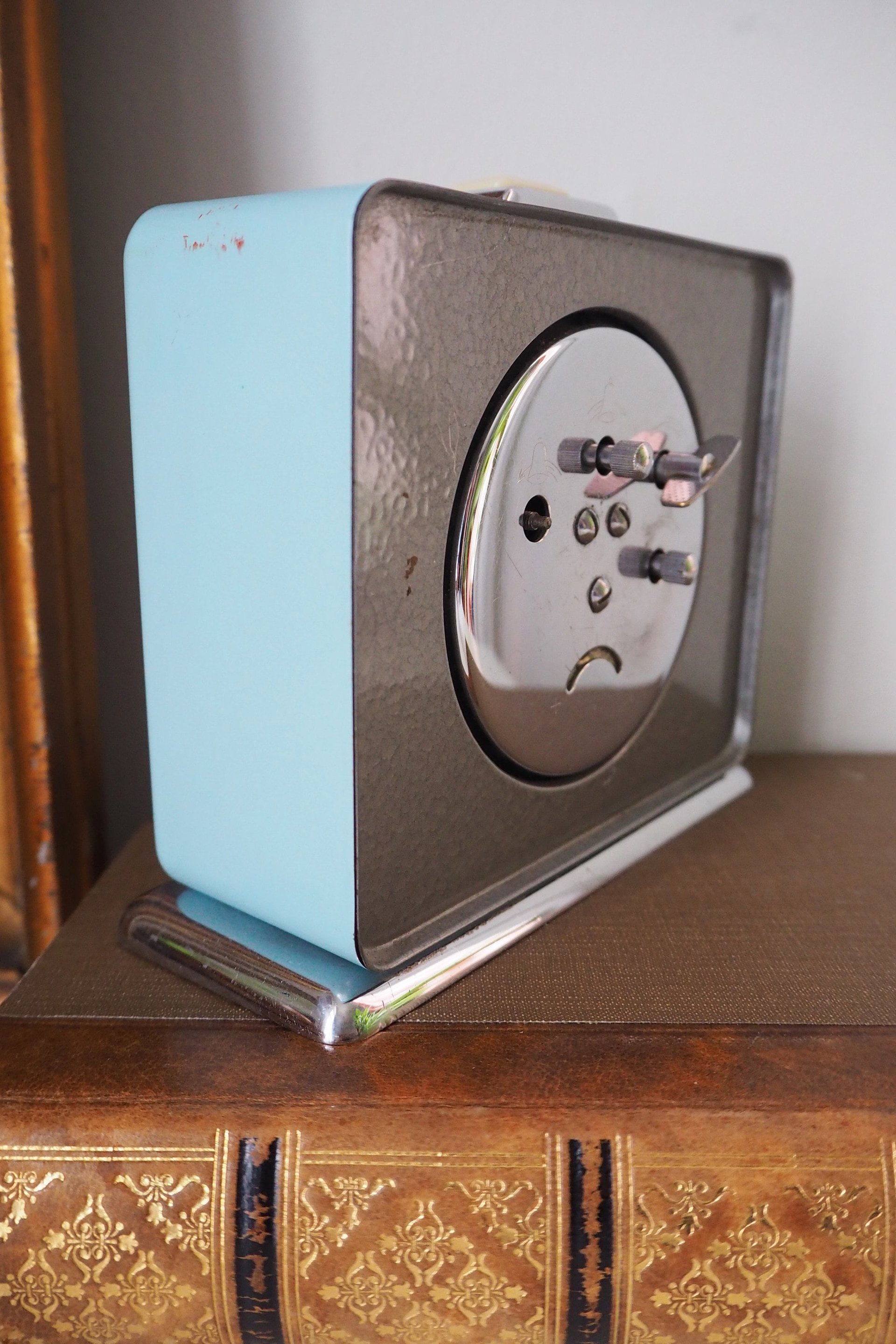 Vintage alarm clock | Shanghai Diamond alarm clock | Vintage wind up clock | Retro sky blue alarm clock | Working order