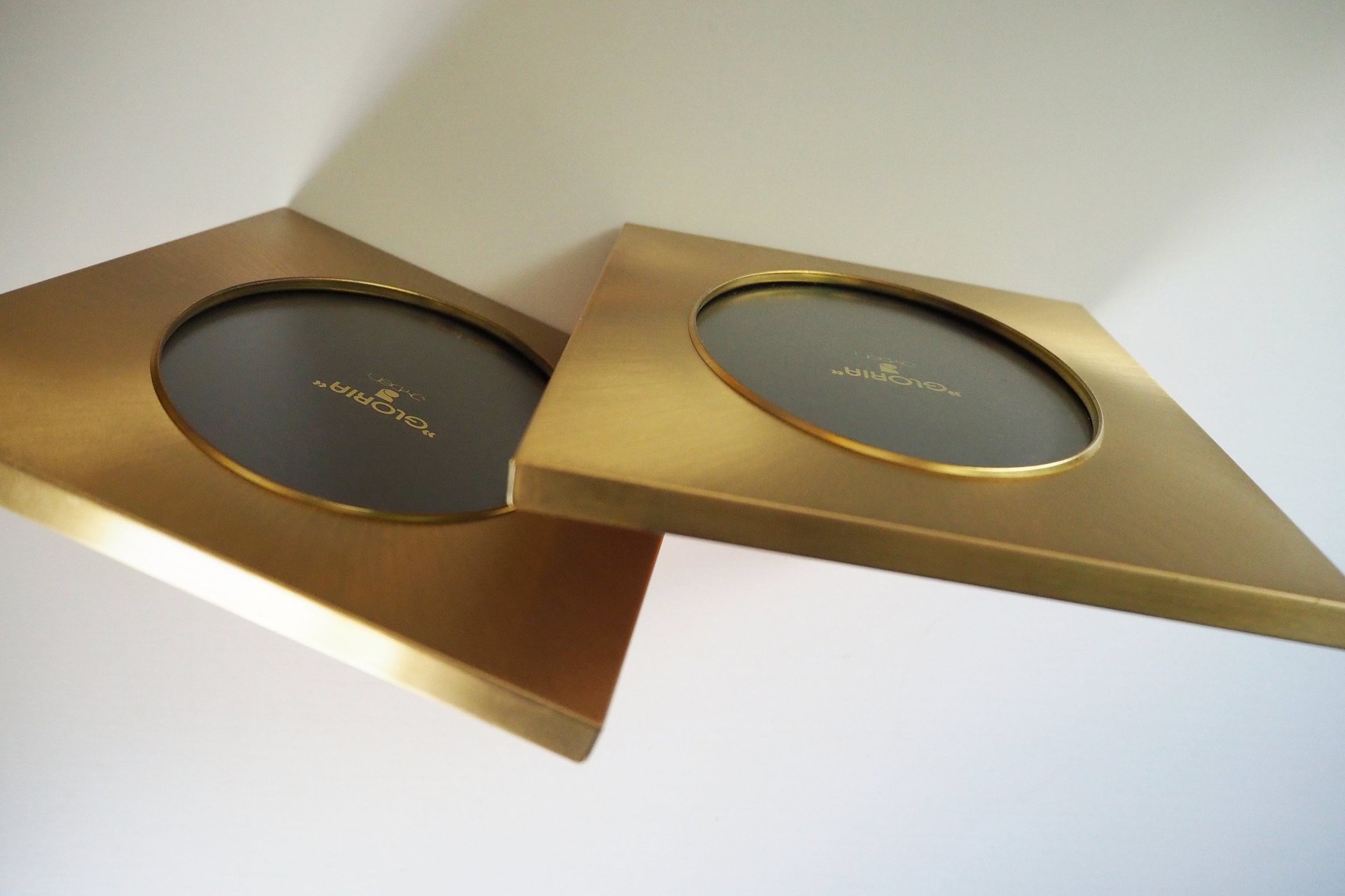 Vintage photo frames | Set of two vintage brass frames | Jyden photo frames | Oval photo frames | Vintage brass frames