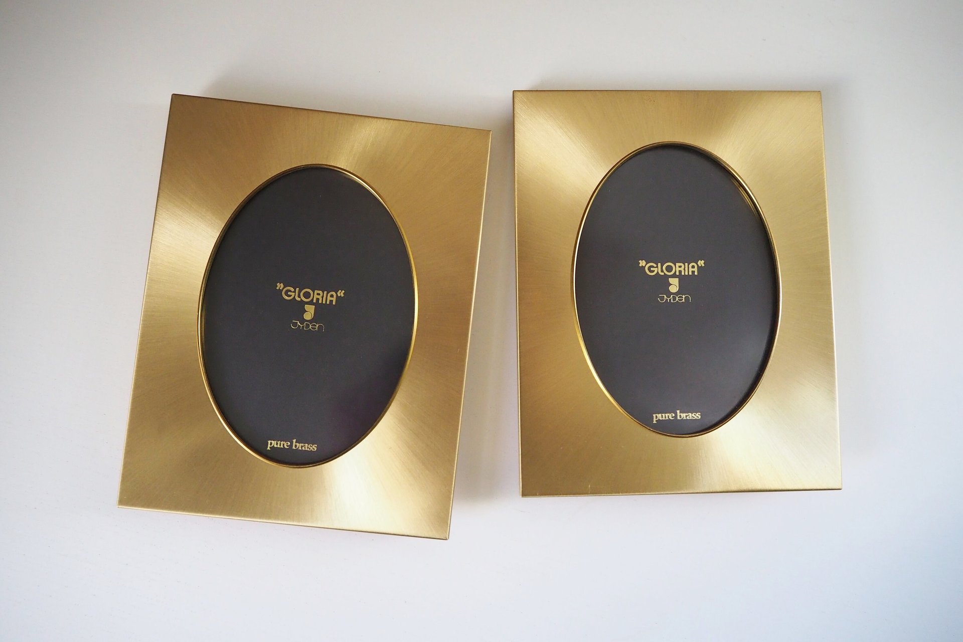 Vintage photo frames | Set of two vintage brass frames | Jyden photo frames | Oval photo frames | Vintage brass frames
