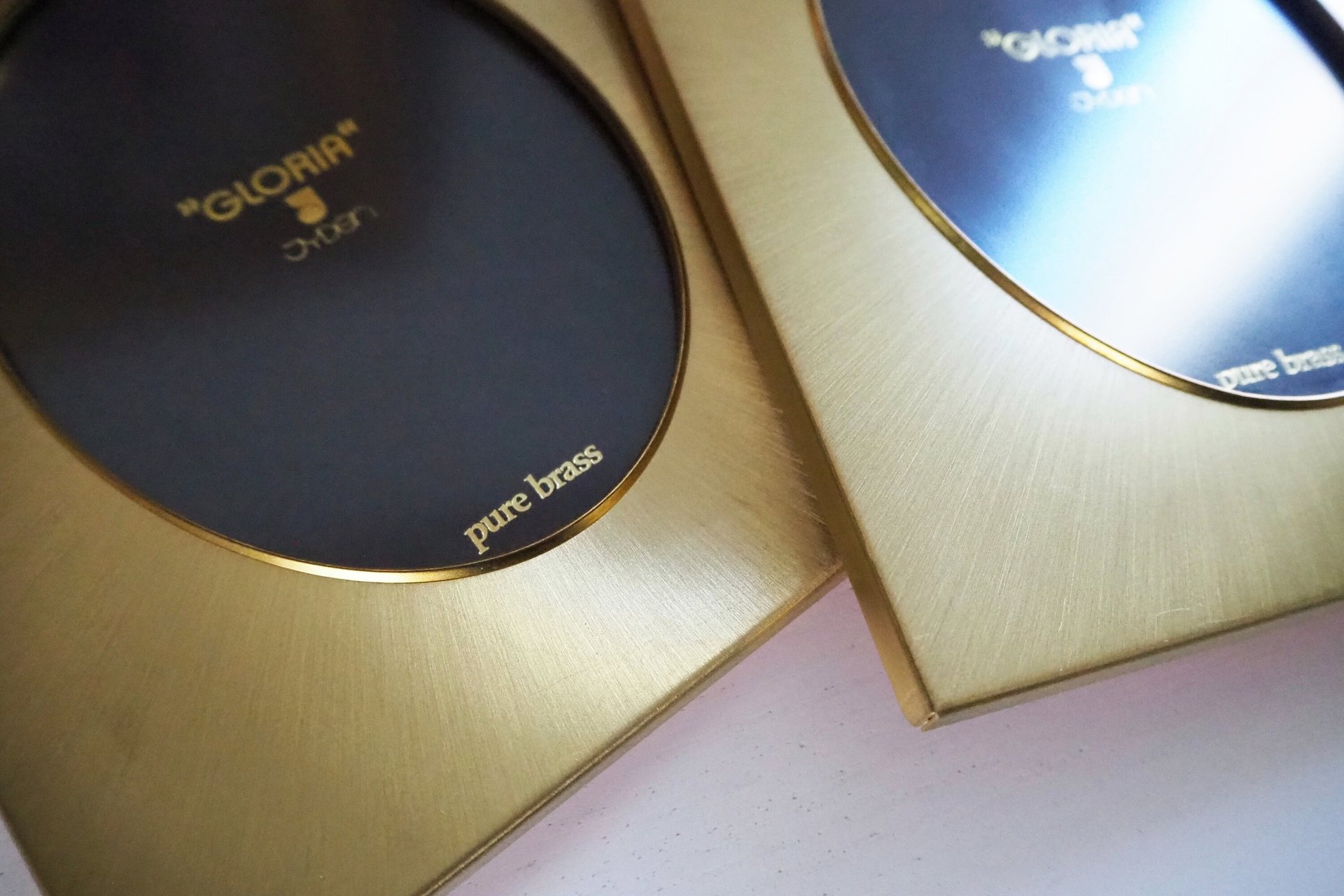 Vintage photo frames | Set of two vintage brass frames | Jyden photo frames | Oval photo frames | Vintage brass frames