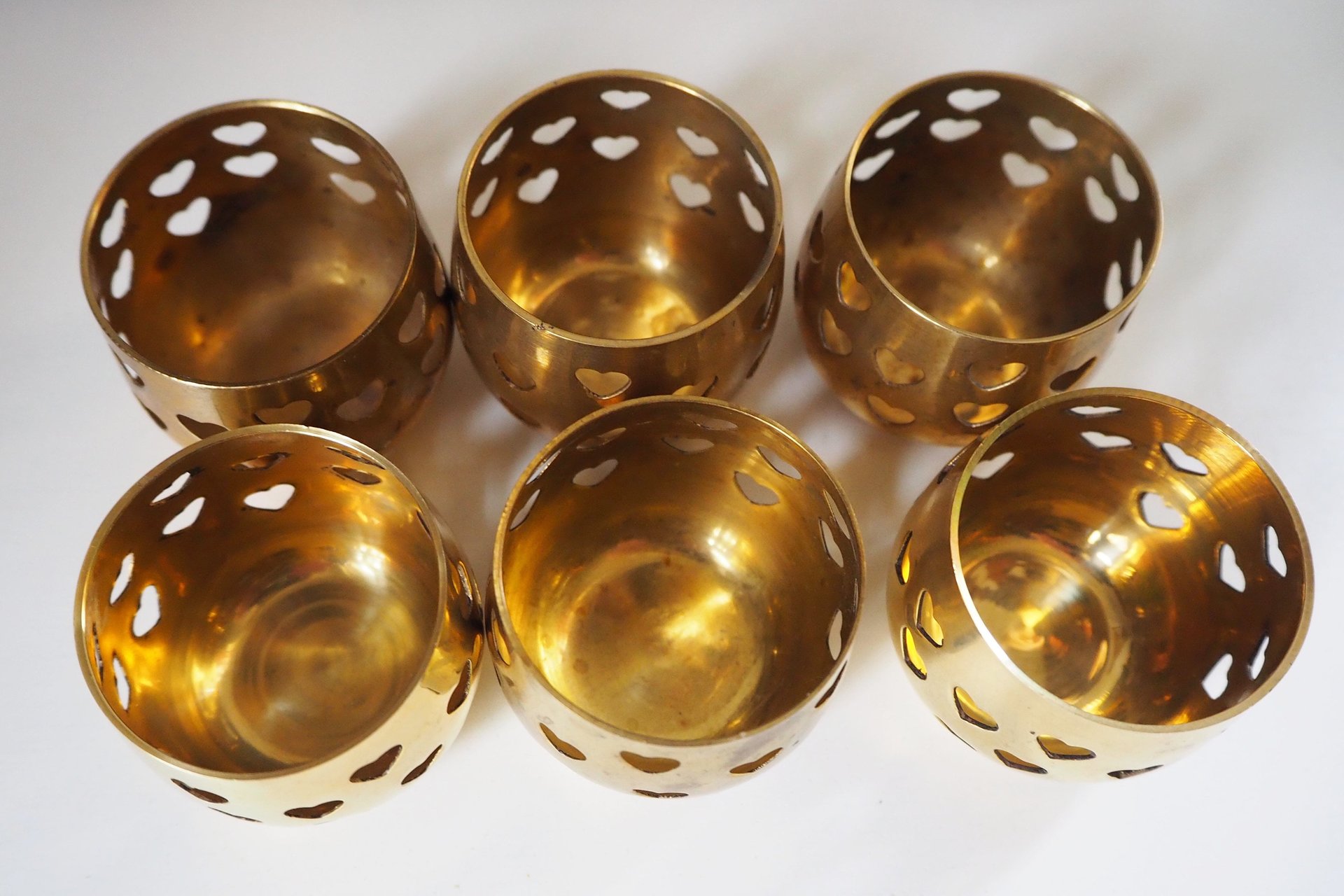 Set of six vintage tealight candle holders | Brass tealight candleholders | Vintage brass votive candleholders | Brass tealight holders