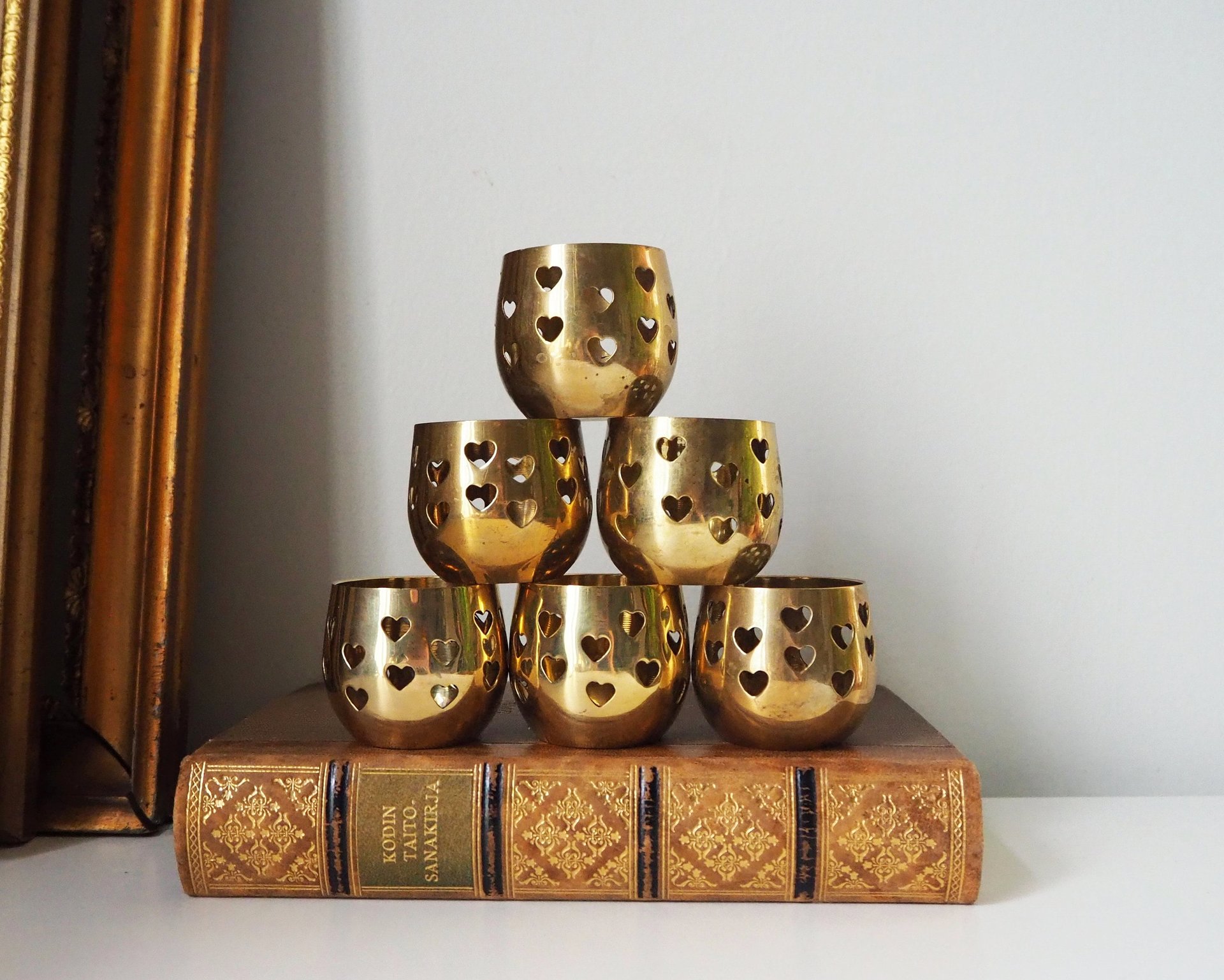 Set of six vintage tealight candle holders | Brass tealight candleholders | Vintage brass votive candleholders | Brass tealight holders