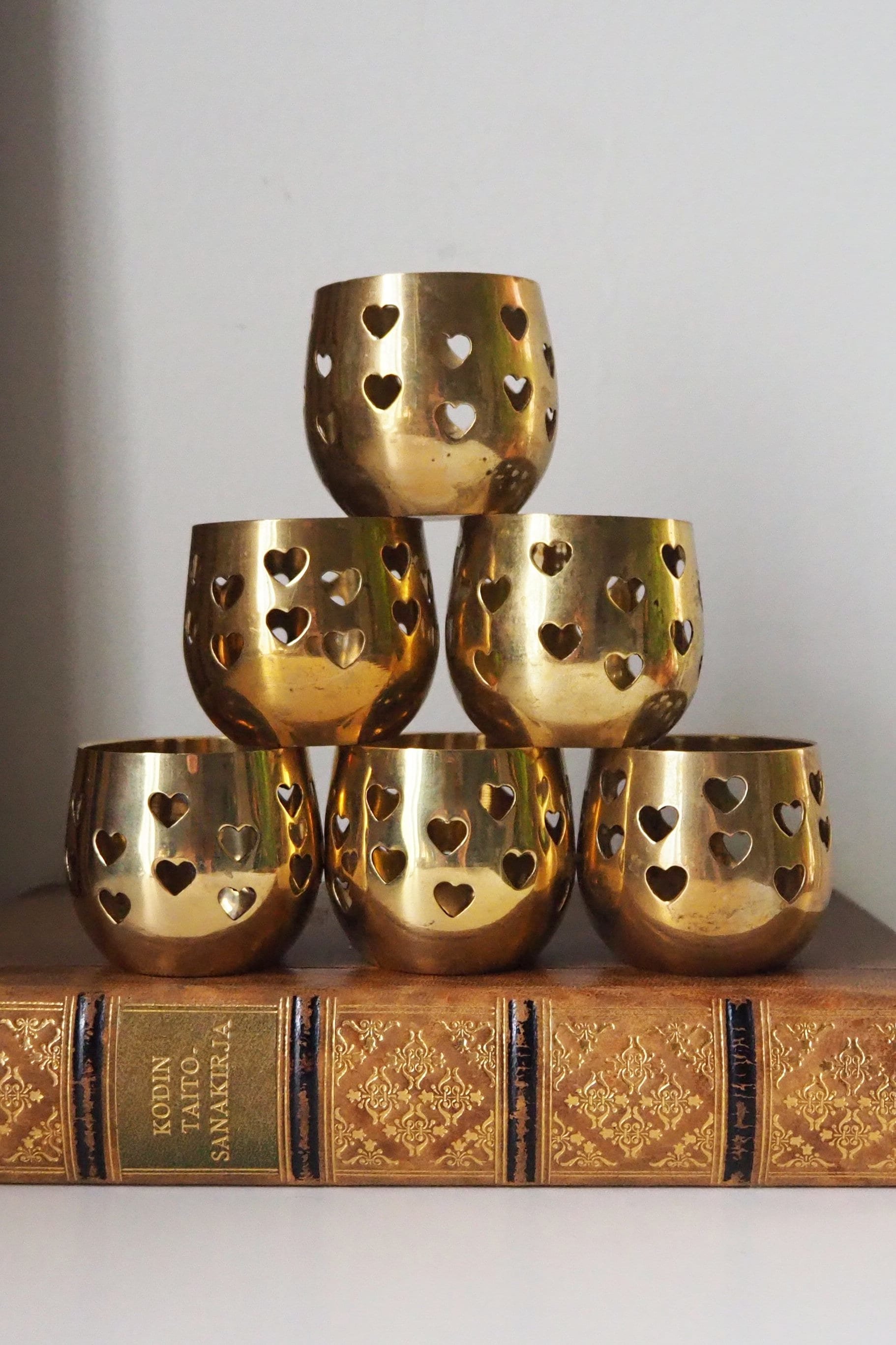 Set of six vintage tealight candle holders | Brass tealight candleholders | Vintage brass votive candleholders | Brass tealight holders