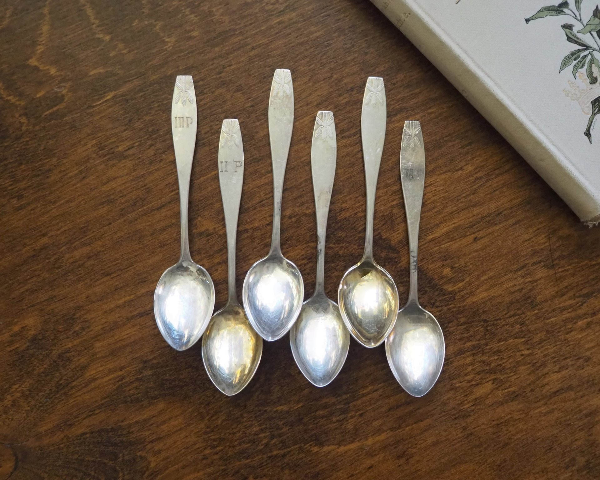 Set of six vintage coffee spoons | Vintage alpacca silver coffee spoons | Small spoons | Pine cone coffee spoon set | Vintage alpacca spoons