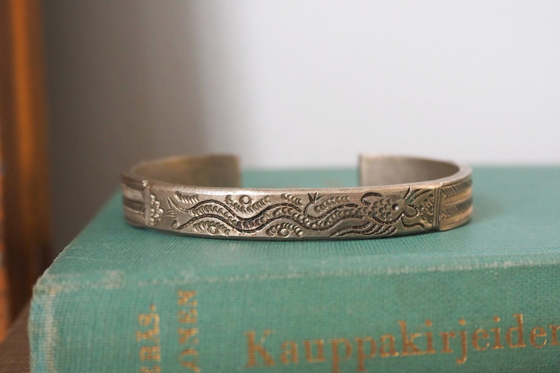 Vintage cuff bracelet | Engraved silver bangle | Silver tone cuff bracelet | Vintage boho bangle | Engraved cuff bracelet