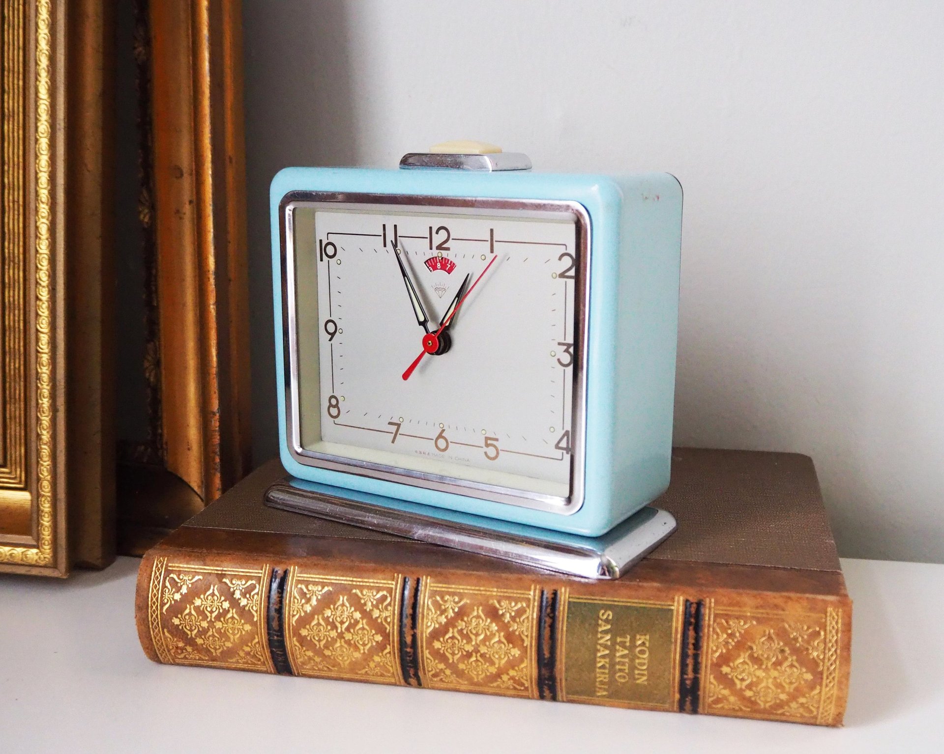 Vintage alarm clock | Shanghai Diamond alarm clock | Vintage wind up clock | Retro sky blue alarm clock | Working order