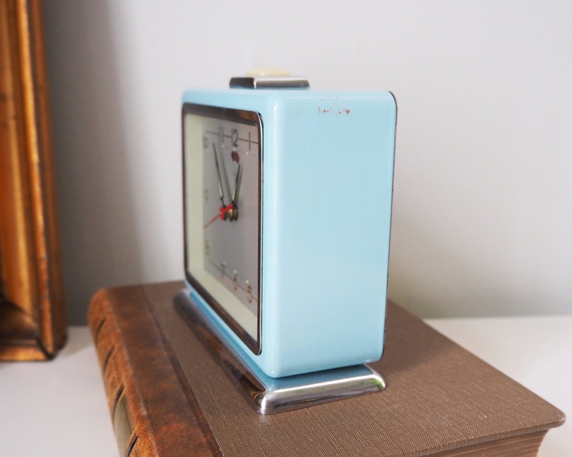 Vintage alarm clock | Shanghai Diamond alarm clock | Vintage wind up clock | Retro sky blue alarm clock | Working order