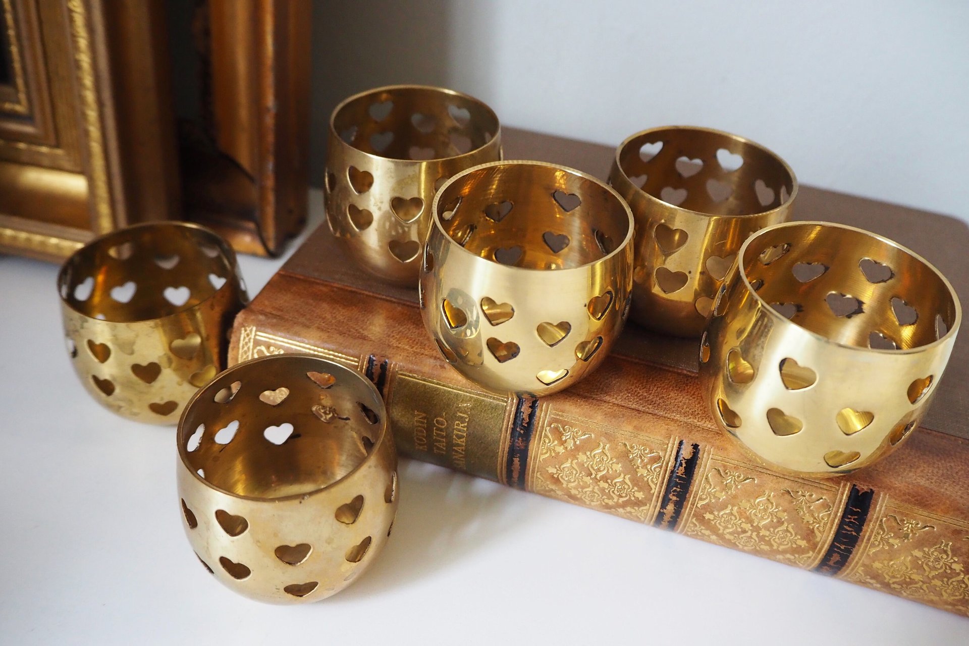 Set of six vintage tealight candle holders | Brass tealight candleholders | Vintage brass votive candleholders | Brass tealight holders