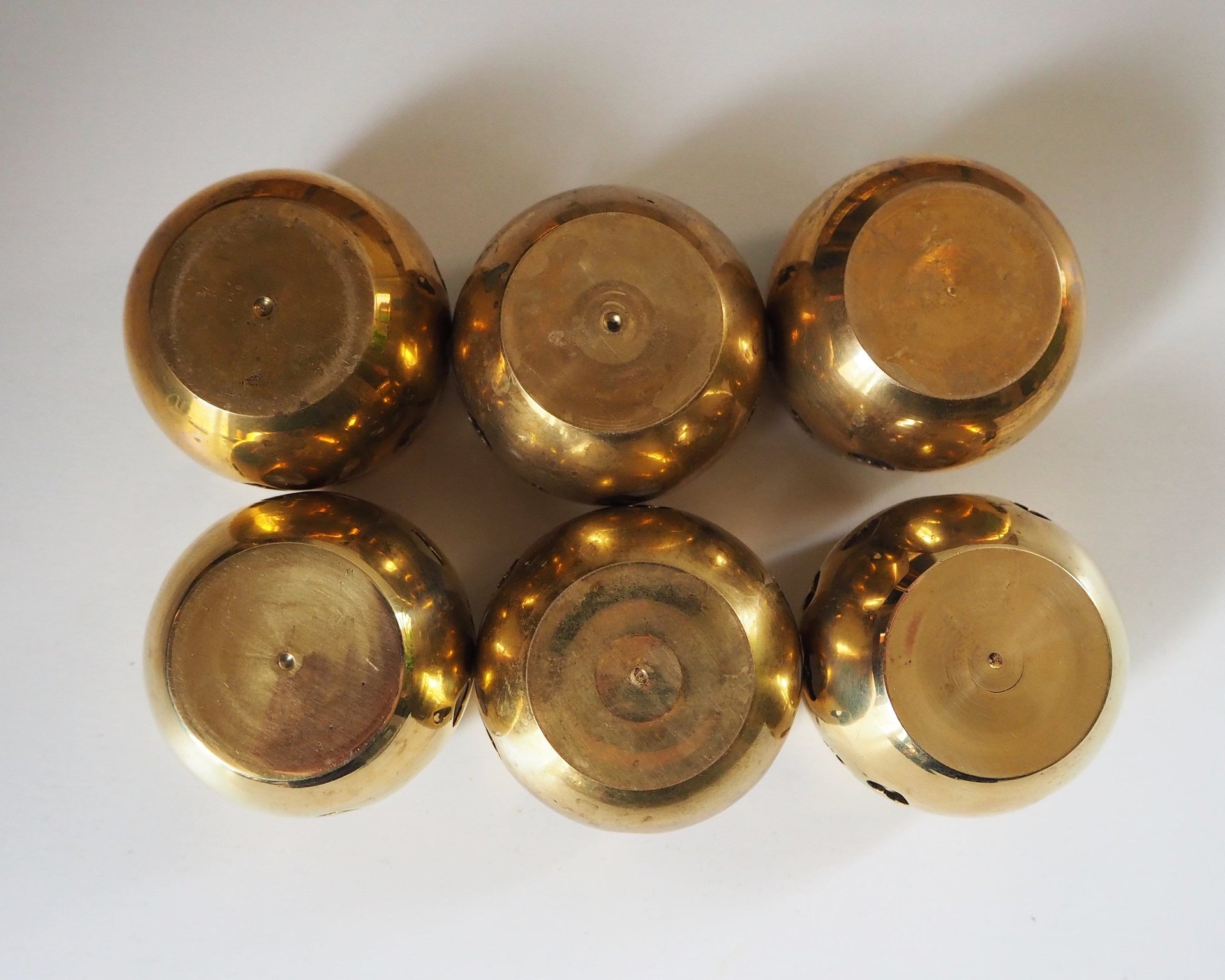 Set of six vintage tealight candle holders | Brass tealight candleholders | Vintage brass votive candleholders | Brass tealight holders