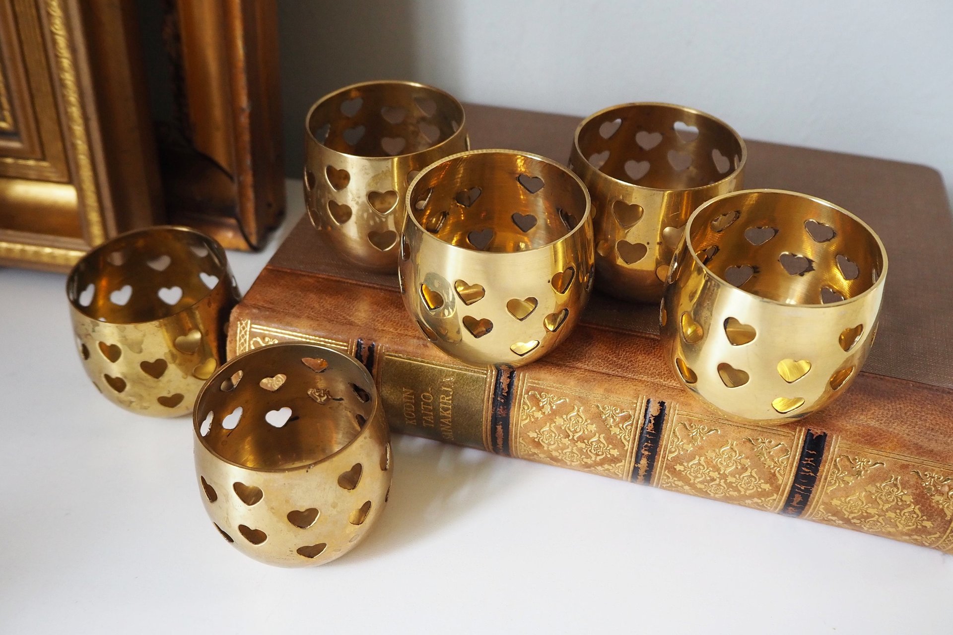 Set of six vintage tealight candle holders | Brass tealight candleholders | Vintage brass votive candleholders | Brass tealight holders