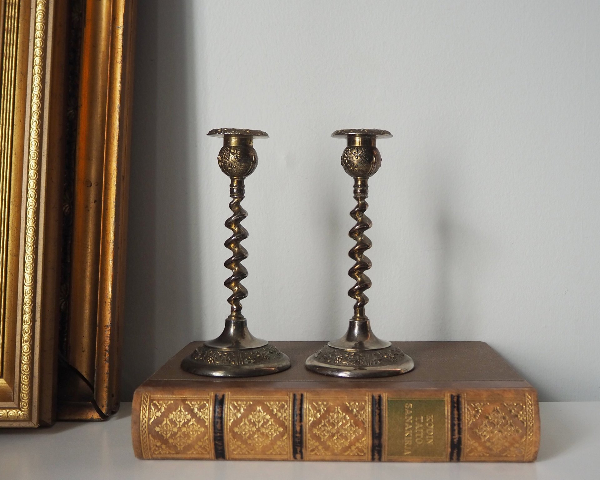 Set of two vintage candlestick holders | Twisted candle holders | Small candlestick holders | Vintage candle holder pair | Made in England