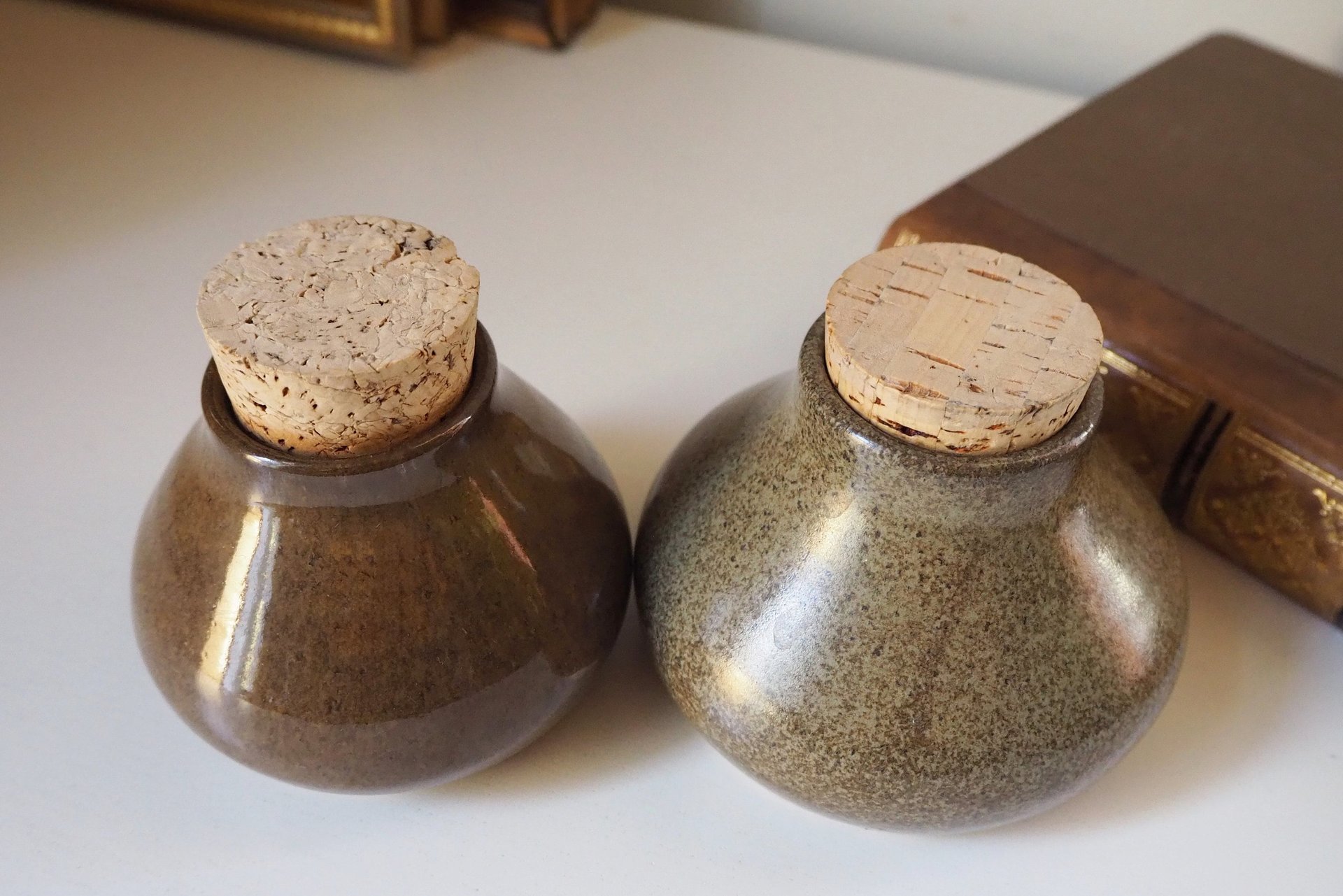 Set of two vintage ceramic jars | Glazed ceramic jars with cork lids | Brown stoneware jars | Vintage spice jars | Mismatched ceramic jars