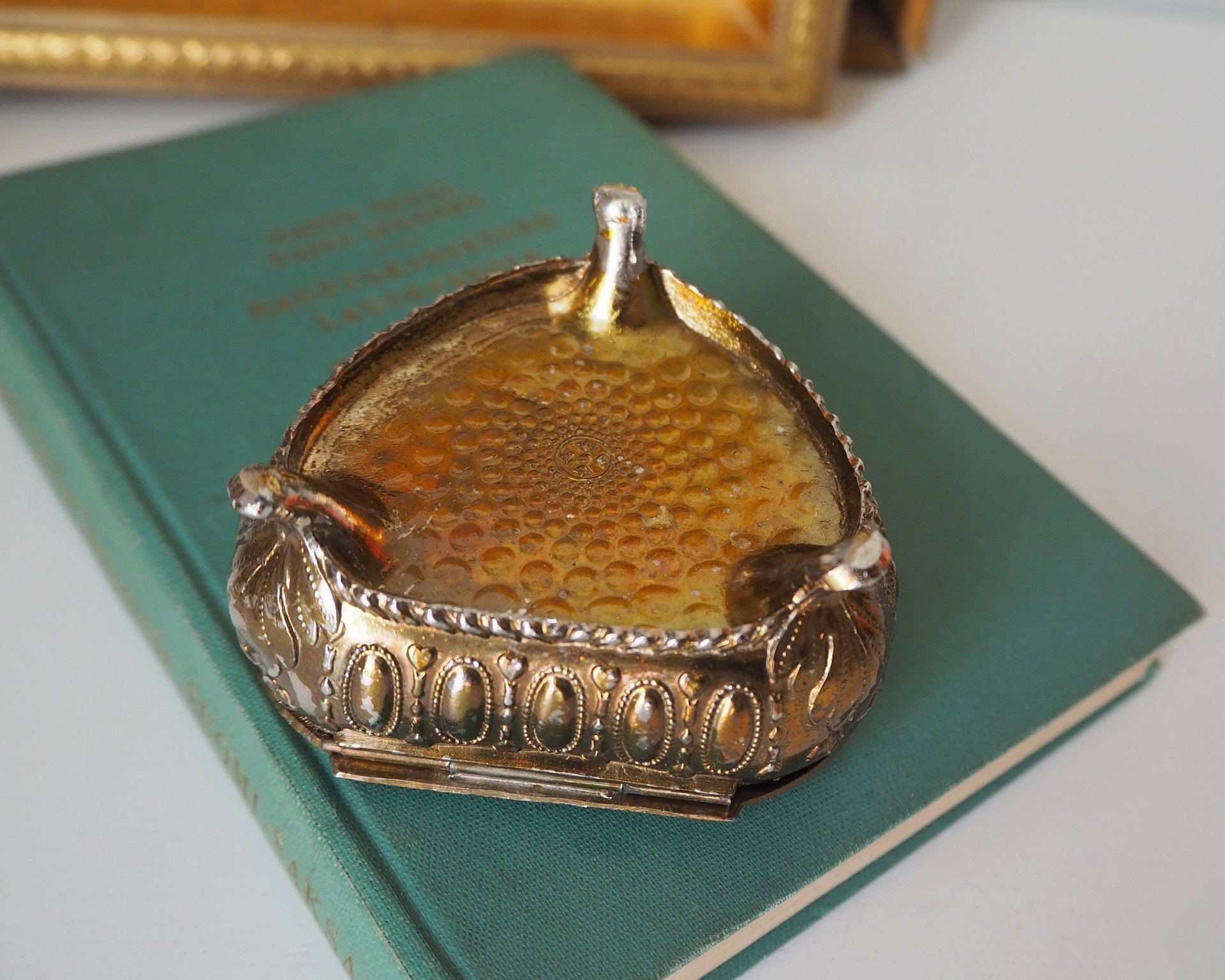 Vintage jewelry box | Heart shaped jewelry box | Vintage hinged trinket box | Small vintage jewelry box | Maritime jewelry box