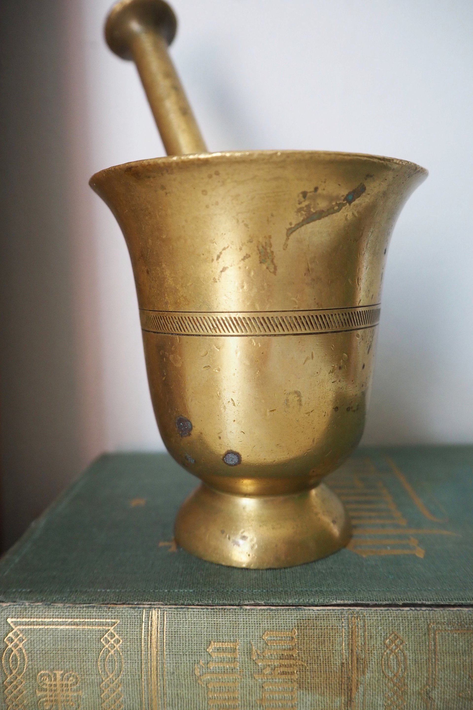 Vintage brass mortar and pestle | Vintage brass mortar | Mariefors-Kellokoski mortar | Made in Finland | Brass mortar