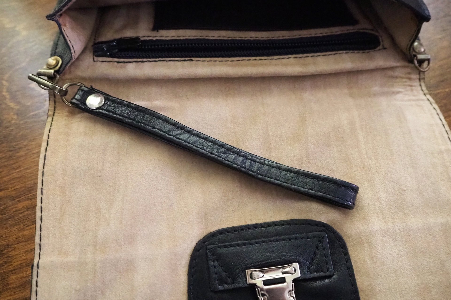 Vintage leather wristlet | Vintage leather bag | Black purse bag | Vintage wristlet | Vintage leather wrist bag | Black leather wristlet