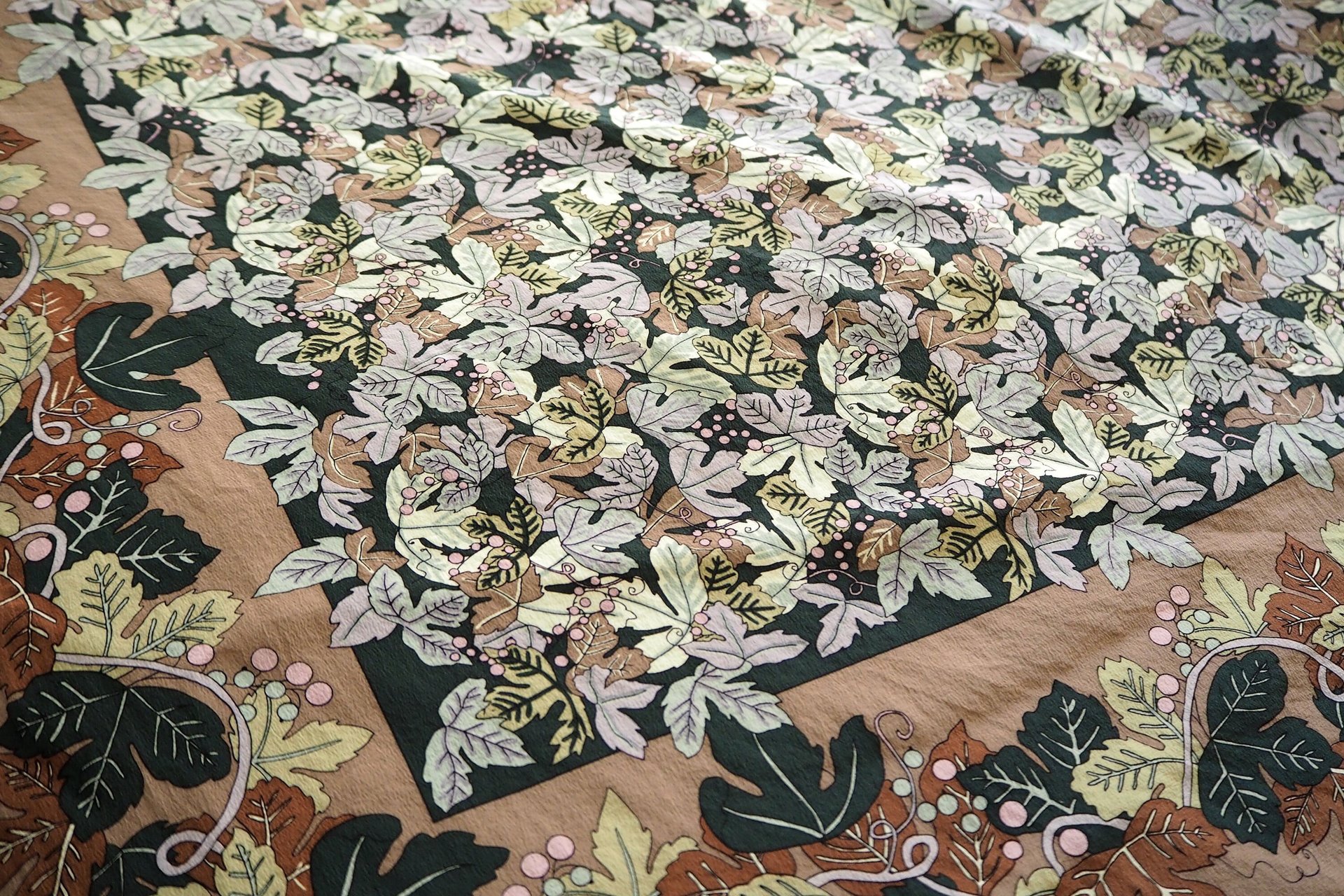 Vintage silk scarf | Vintage Marja Kurki scarf | Marja Kurki silk scarf | Vintage silk scarf with leaves