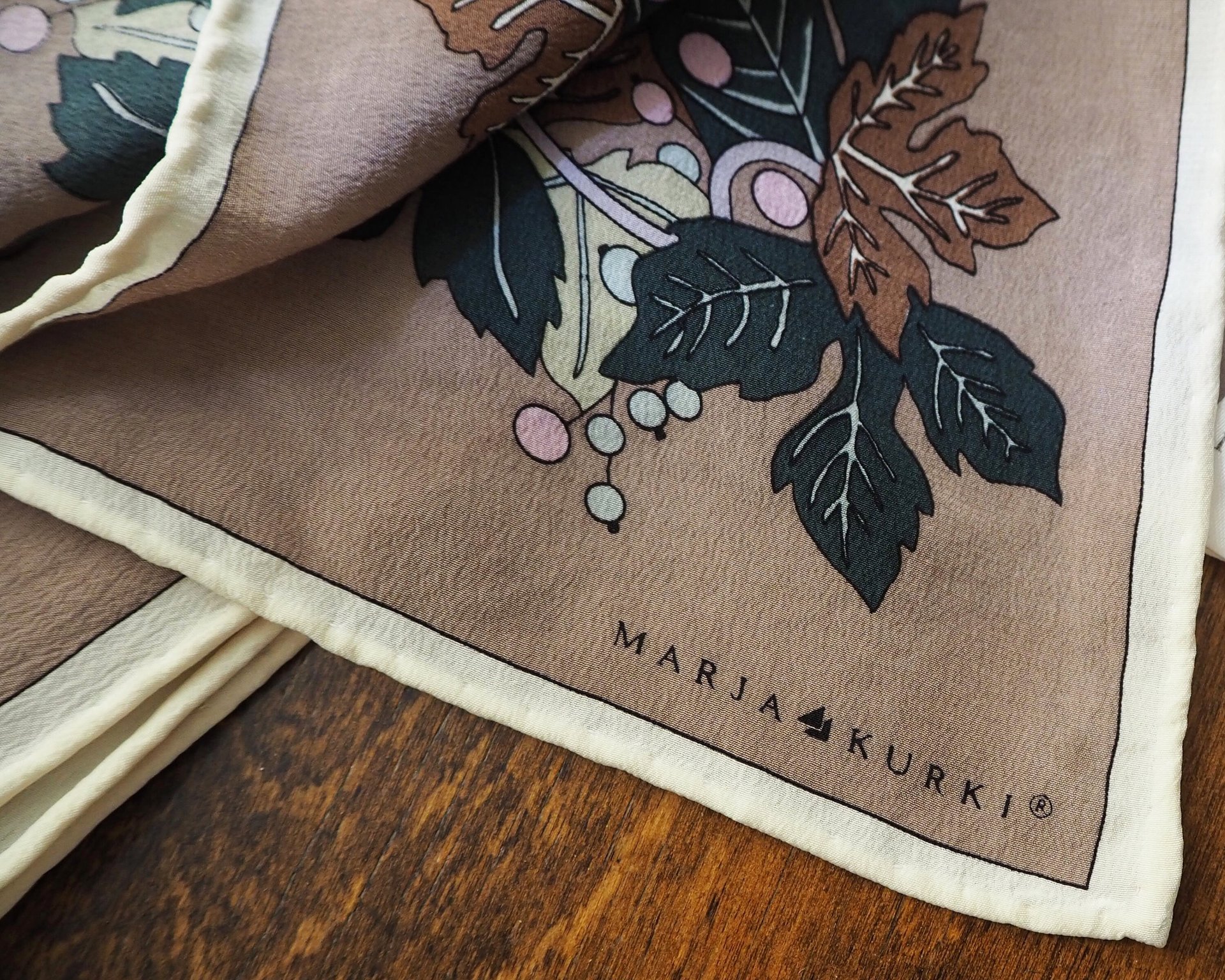Vintage silk scarf | Vintage Marja Kurki scarf | Marja Kurki silk scarf | Vintage silk scarf with leaves