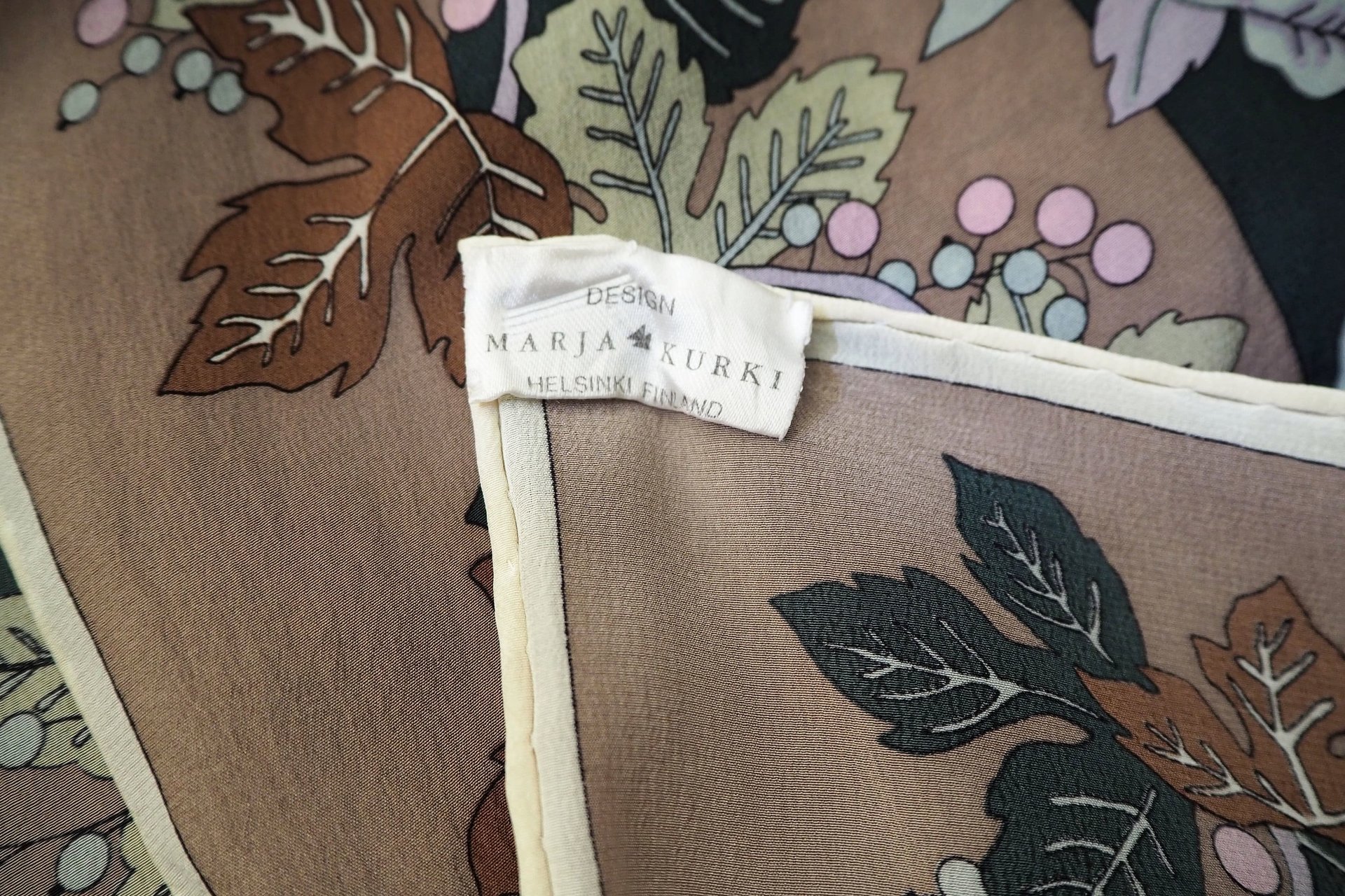 Vintage silk scarf | Vintage Marja Kurki scarf | Marja Kurki silk scarf | Vintage silk scarf with leaves