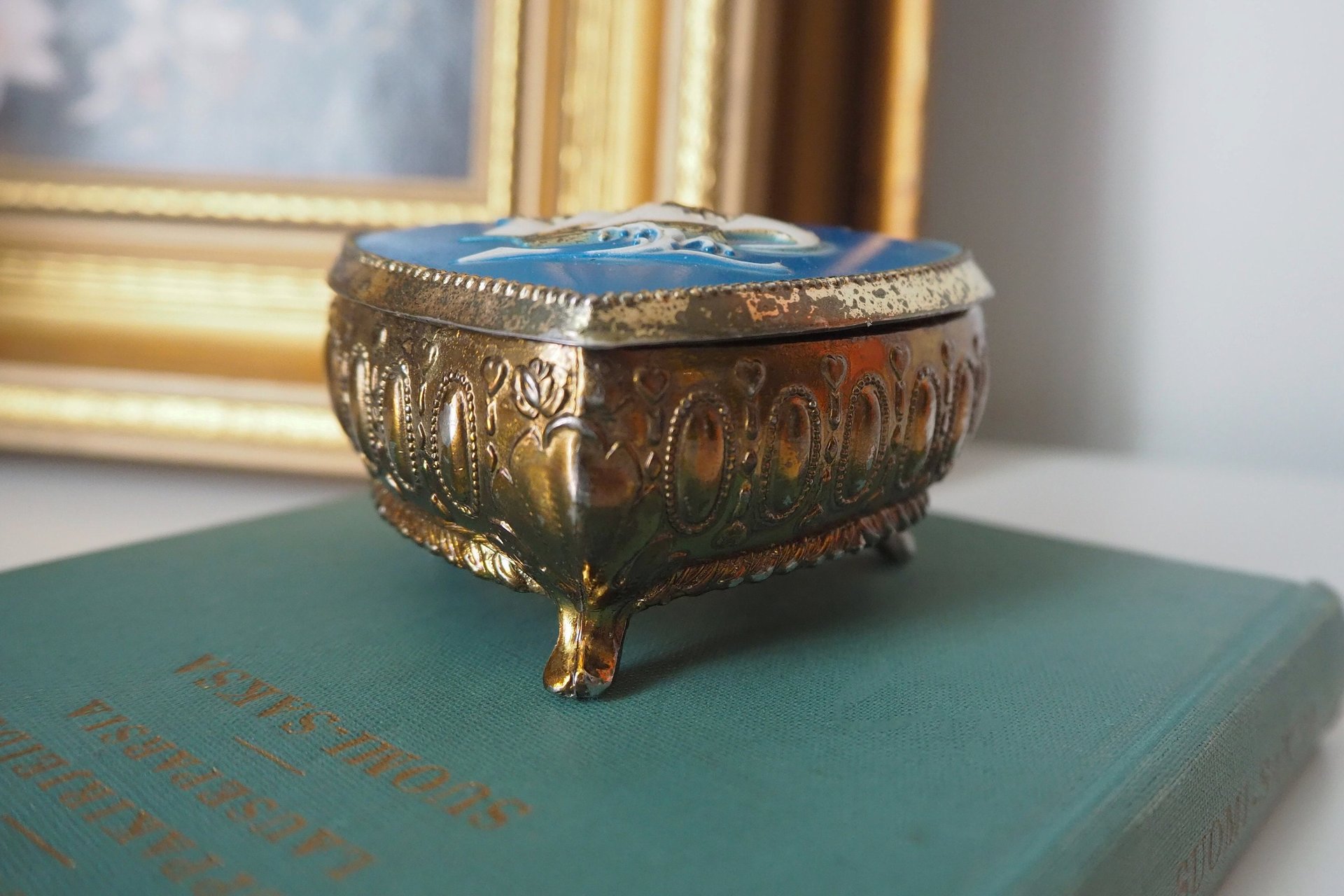 Vintage jewelry box | Heart shaped jewelry box | Vintage hinged trinket box | Small vintage jewelry box | Maritime jewelry box