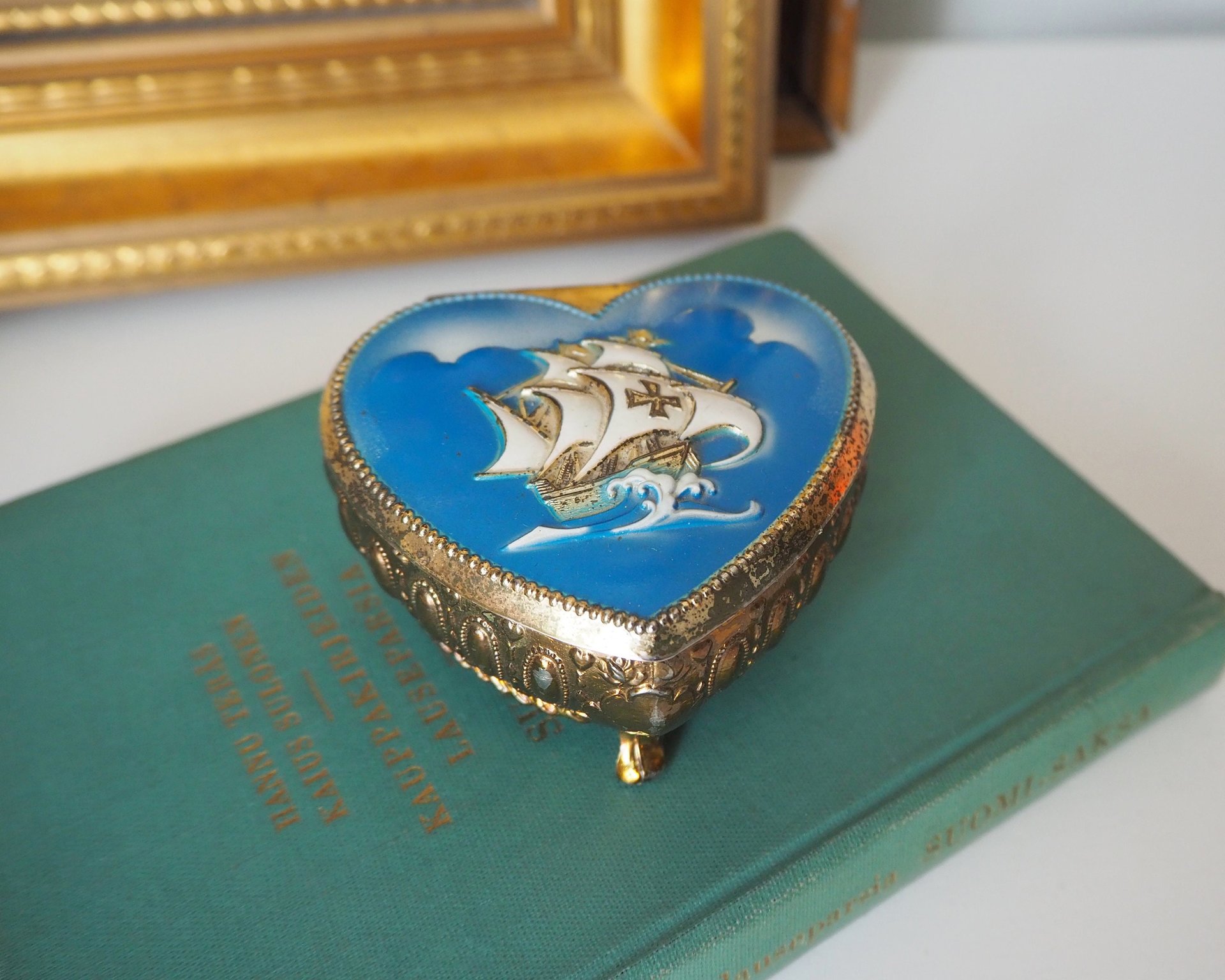 Vintage jewelry box | Heart shaped jewelry box | Vintage hinged trinket box | Small vintage jewelry box | Maritime jewelry box