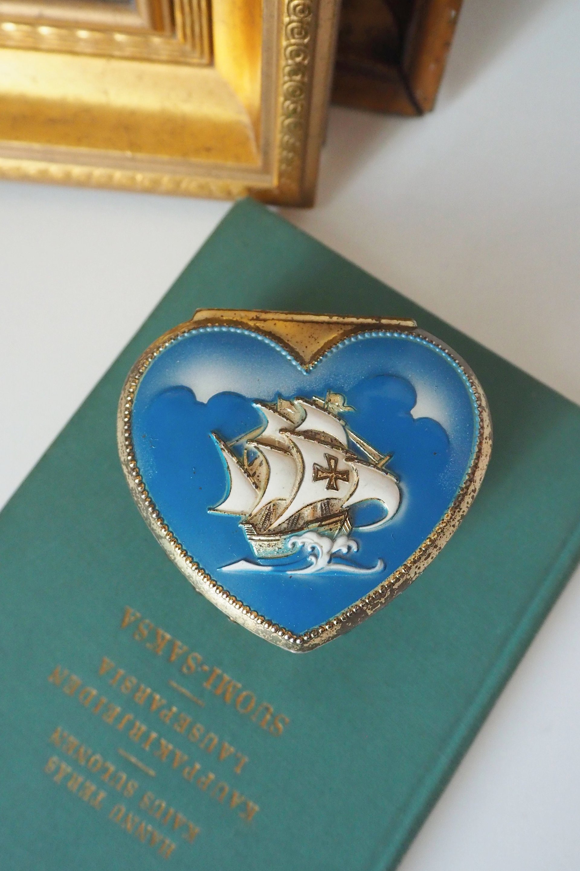 Vintage jewelry box | Heart shaped jewelry box | Vintage hinged trinket box | Small vintage jewelry box | Maritime jewelry box
