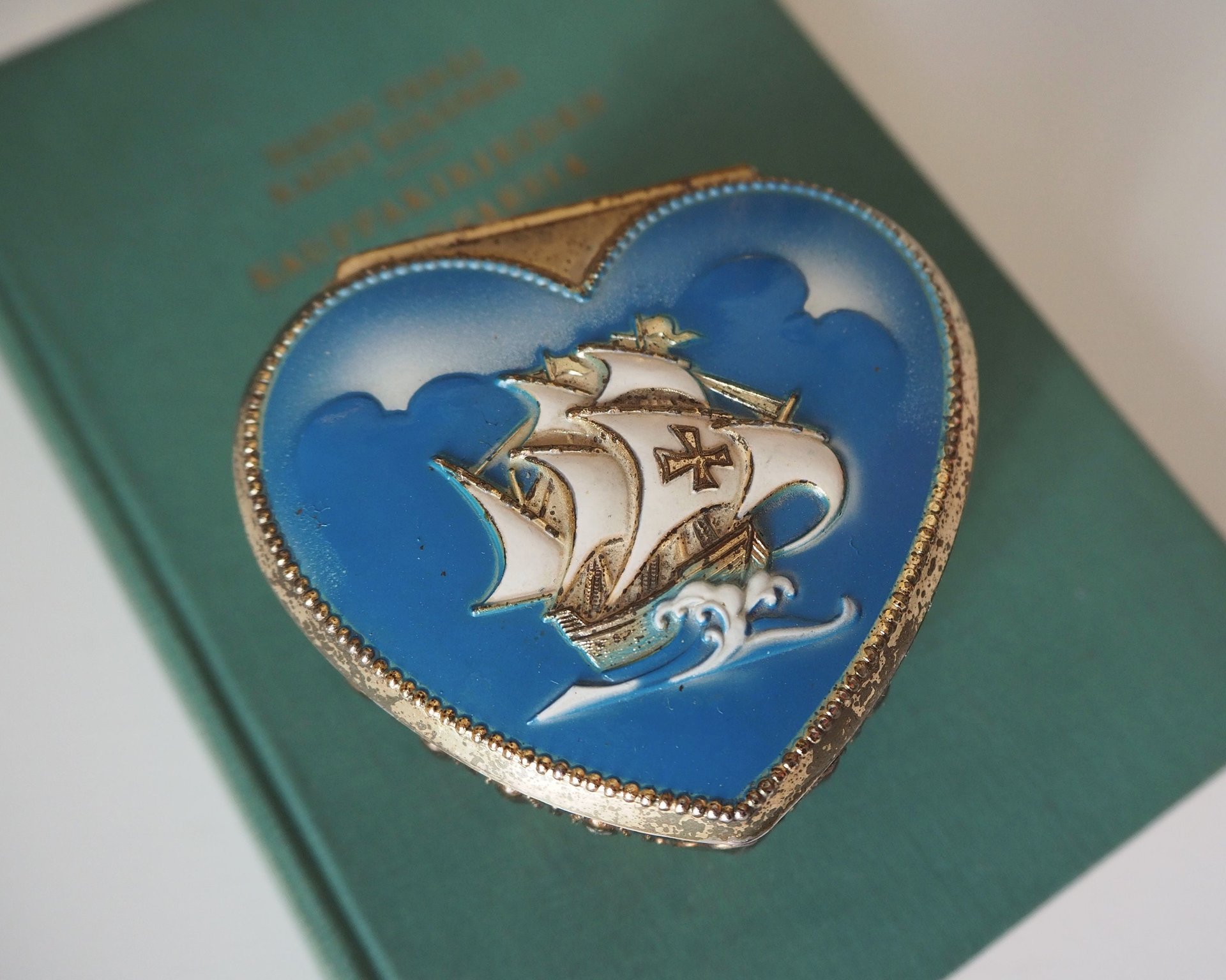 Vintage jewelry box | Heart shaped jewelry box | Vintage hinged trinket box | Small vintage jewelry box | Maritime jewelry box
