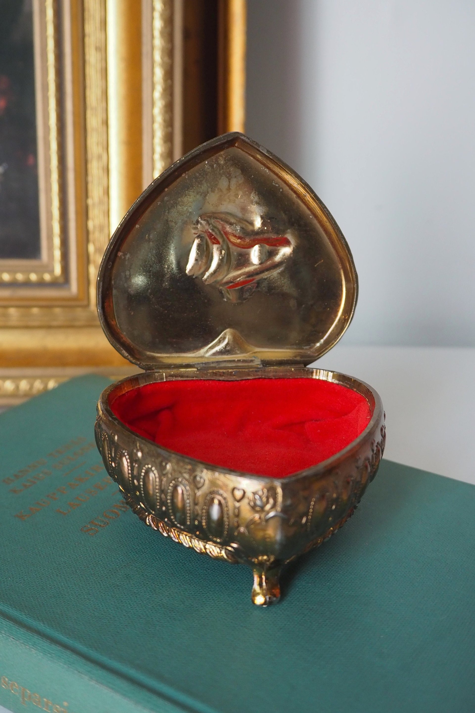 Vintage jewelry box | Heart shaped jewelry box | Vintage hinged trinket box | Small vintage jewelry box | Maritime jewelry box
