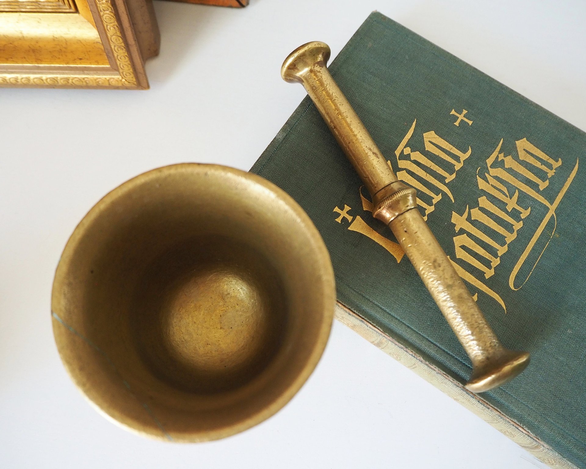 Vintage brass mortar and pestle | Vintage brass mortar | Mariefors-Kellokoski mortar | Made in Finland | Brass mortar