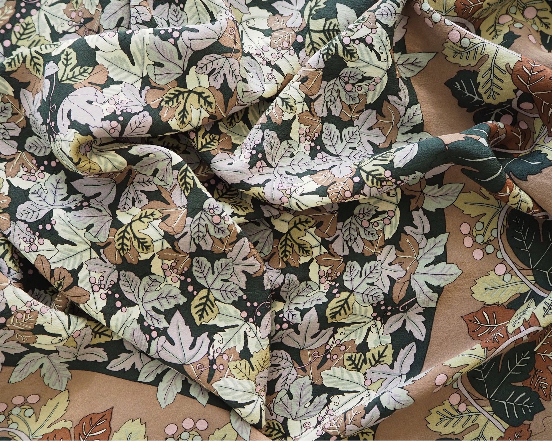 Vintage silk scarf | Vintage Marja Kurki scarf | Marja Kurki silk scarf | Vintage silk scarf with leaves